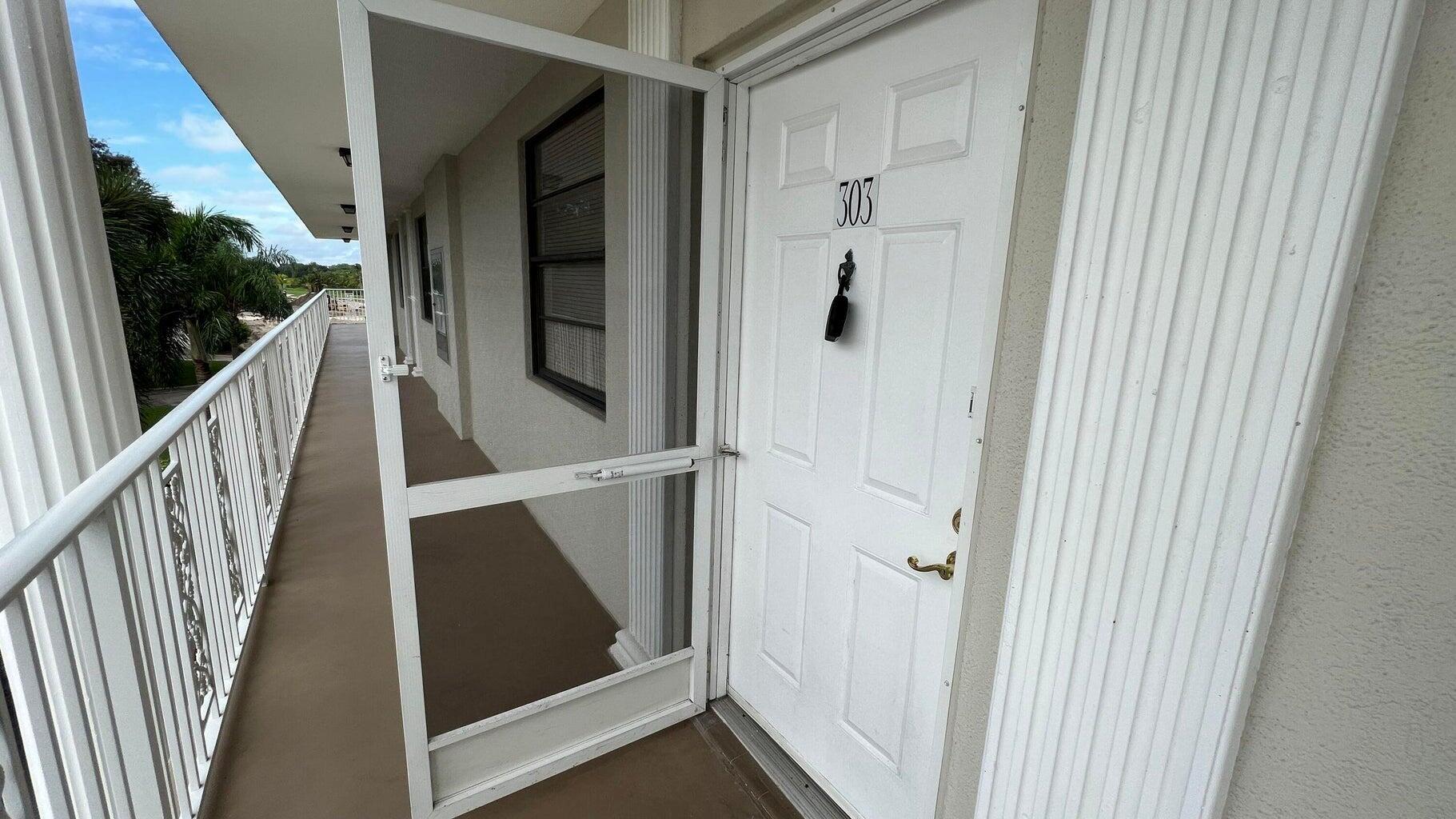 6097 Balboa Circle 303