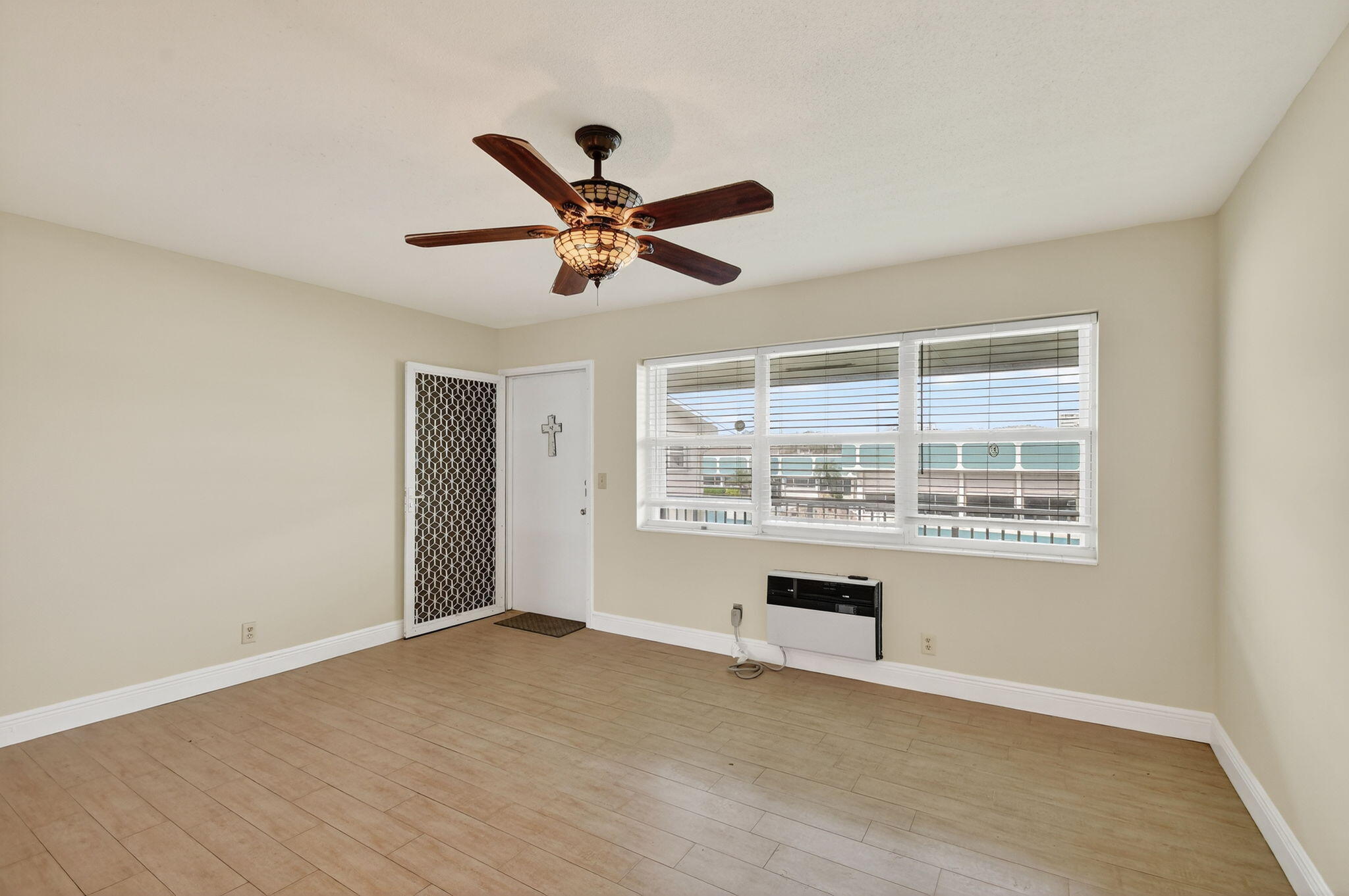 560 Horizons 210