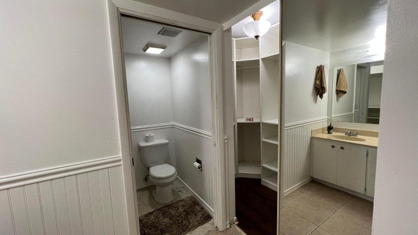 6097 Balboa Circle 303