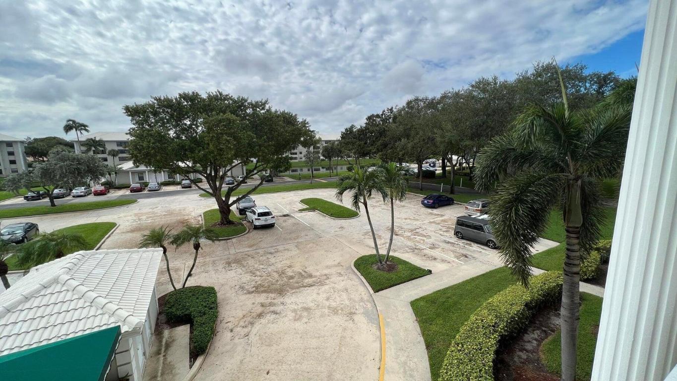 6097 Balboa Circle 303