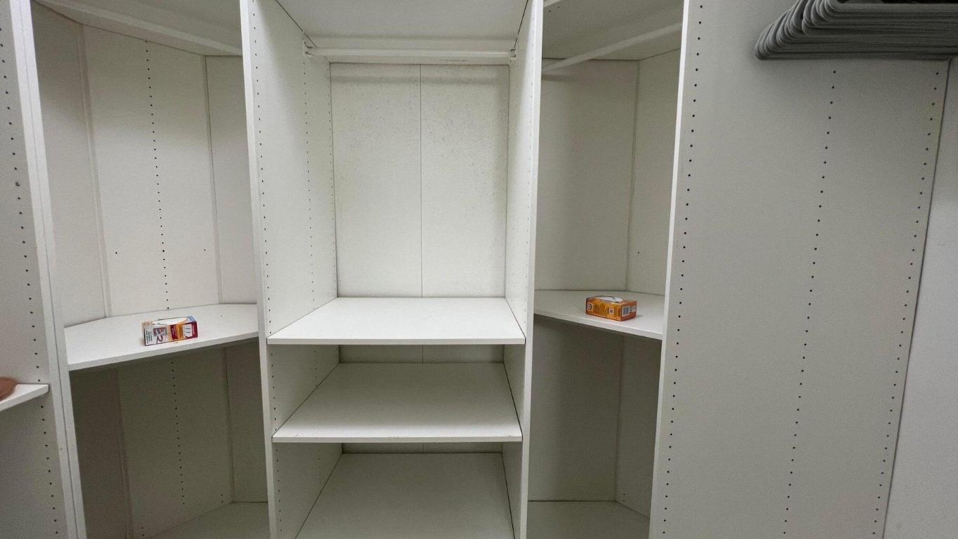 6097 Balboa Circle 303