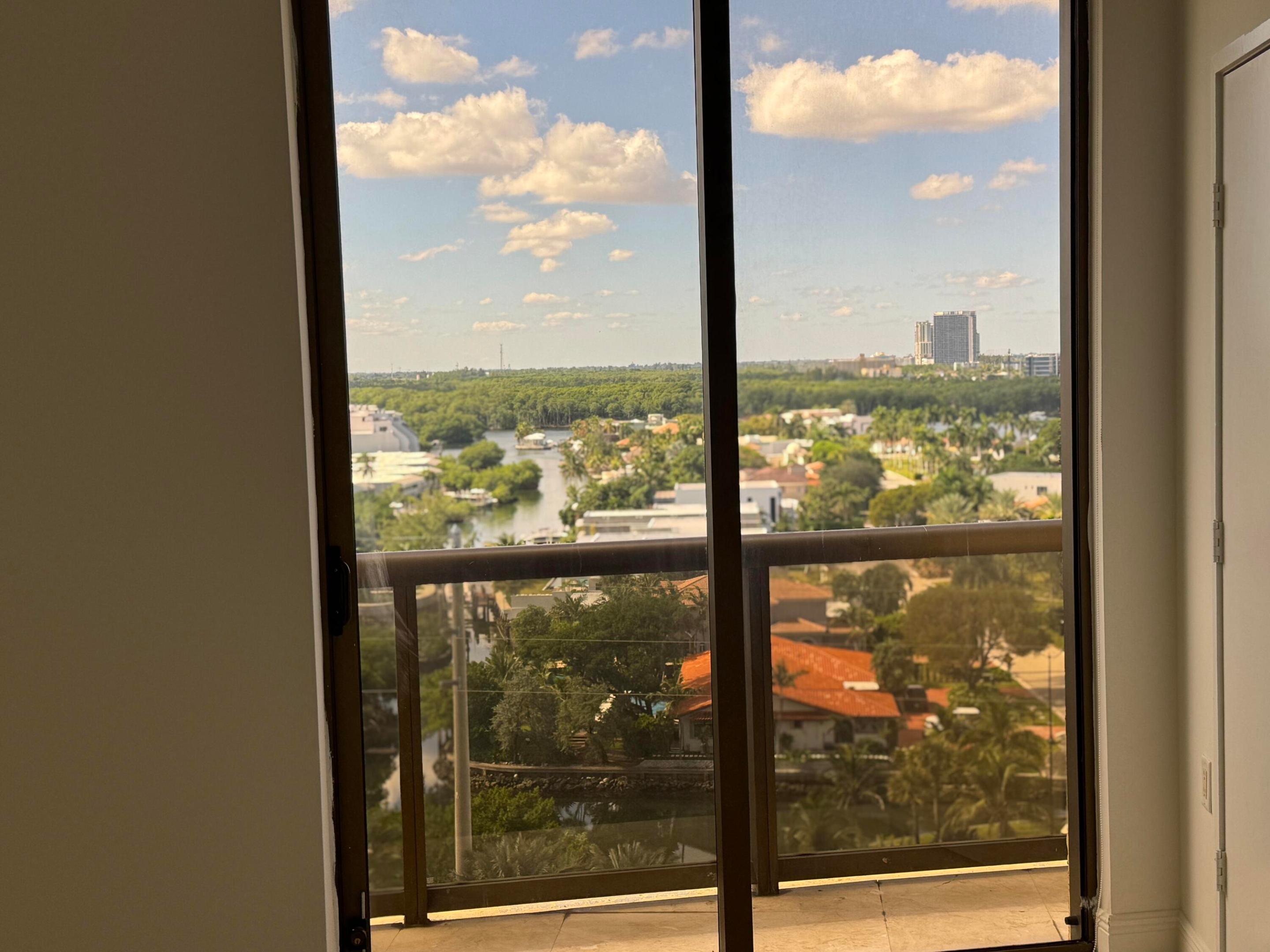 16275 Collins Avenue #1004