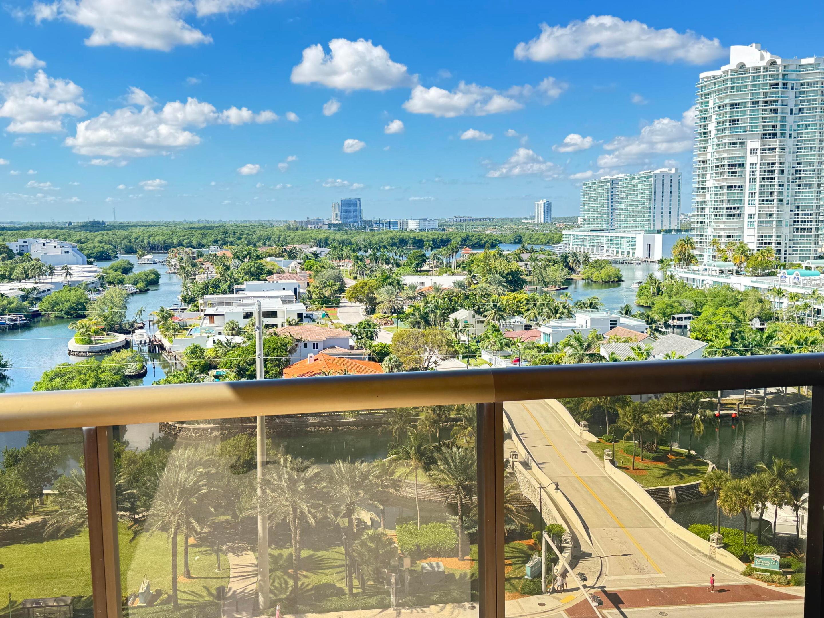 16275 Collins Avenue #1004