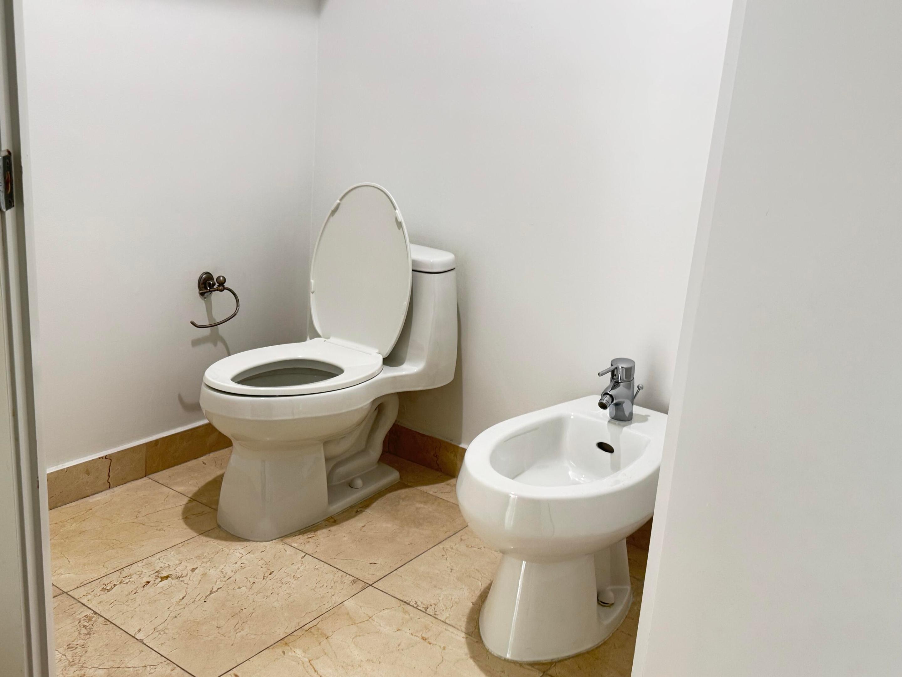 16275 Collins Avenue #1004