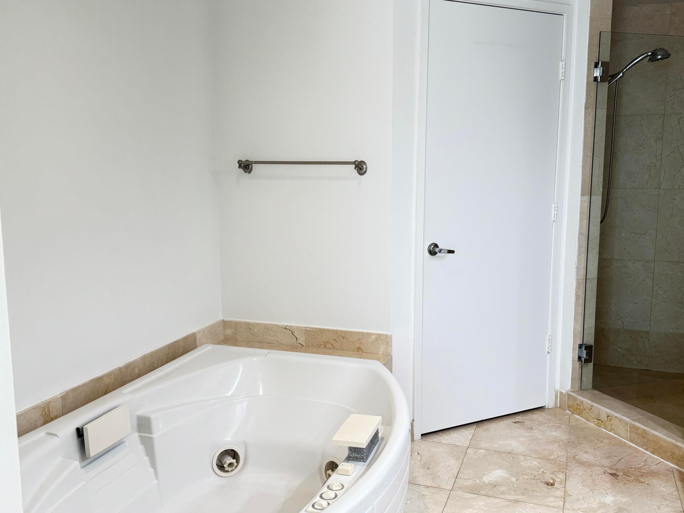 16275 Collins Avenue #1004