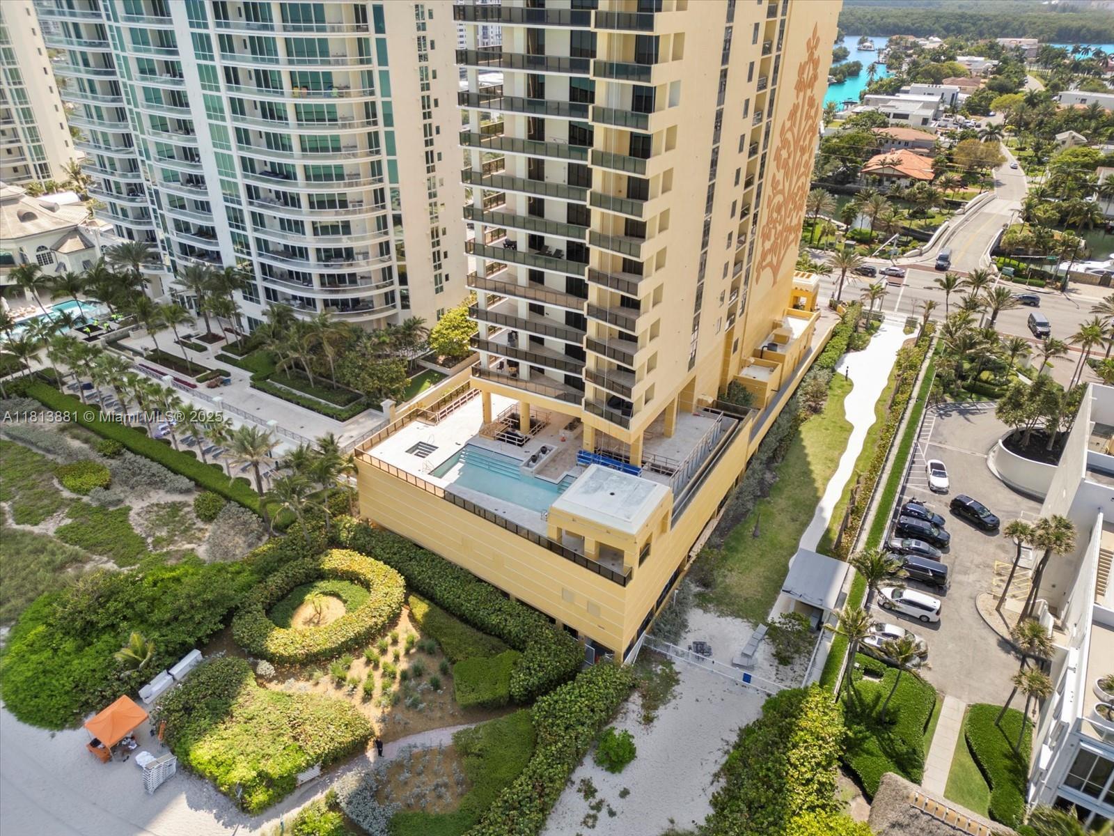 16275 Collins Avenue #1004