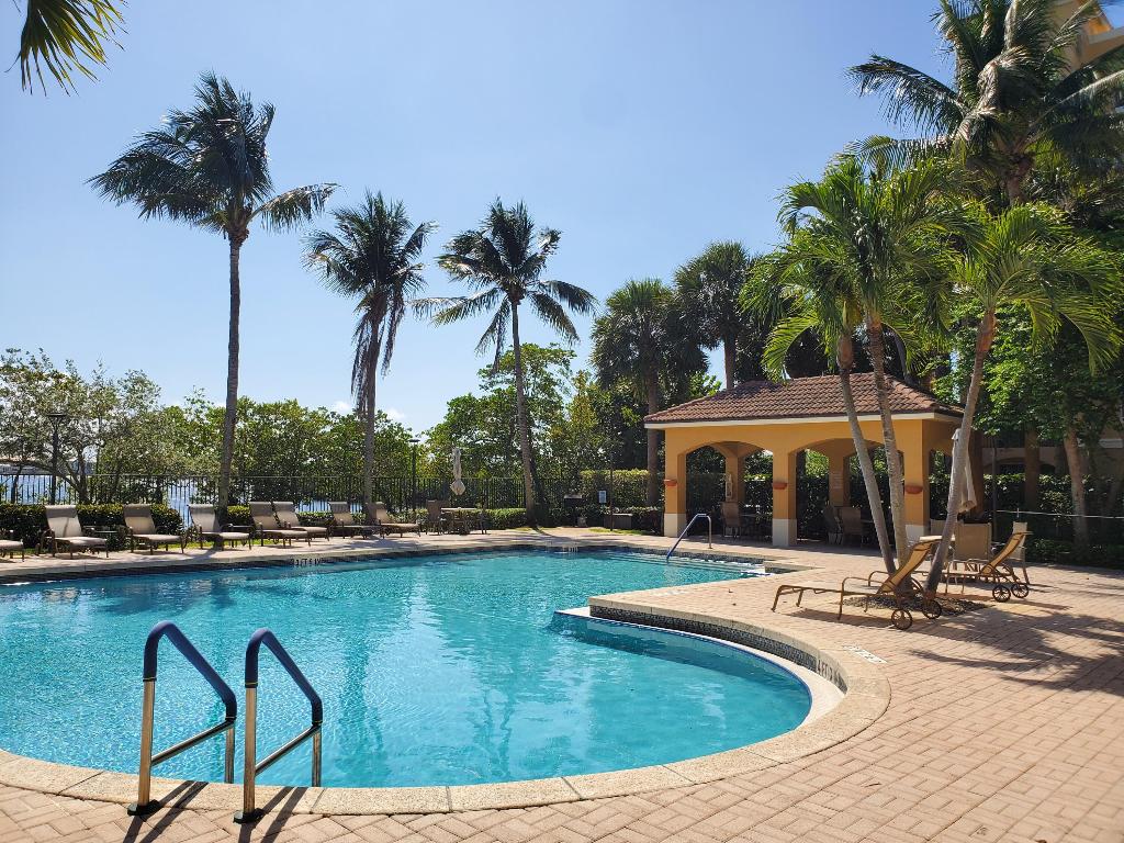 1000 Scotia Drive 106