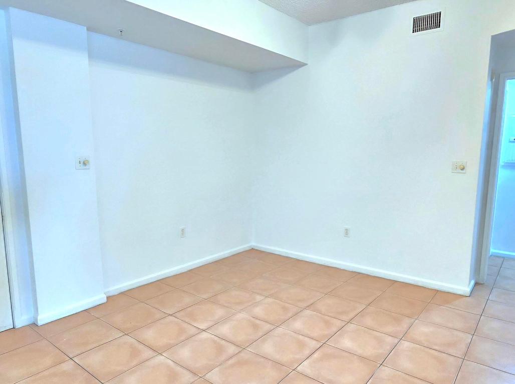 1000 Scotia Drive 106