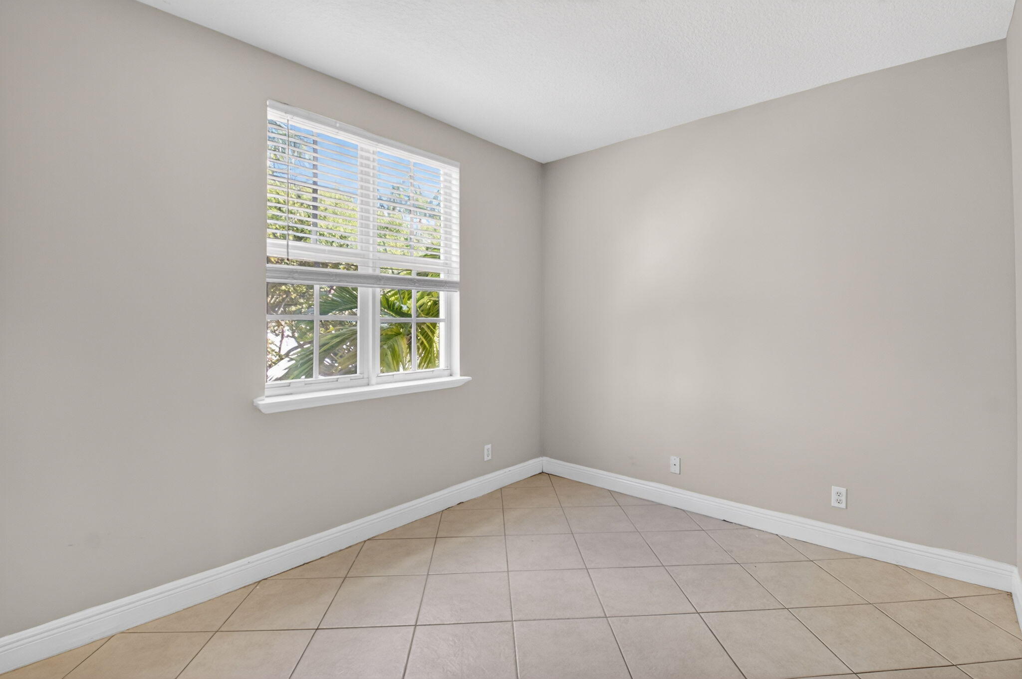 1659 N Federal Highway