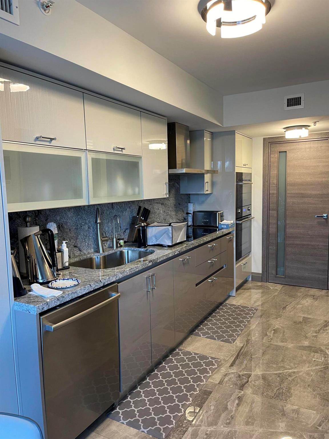 17275 Collins Avenue 405