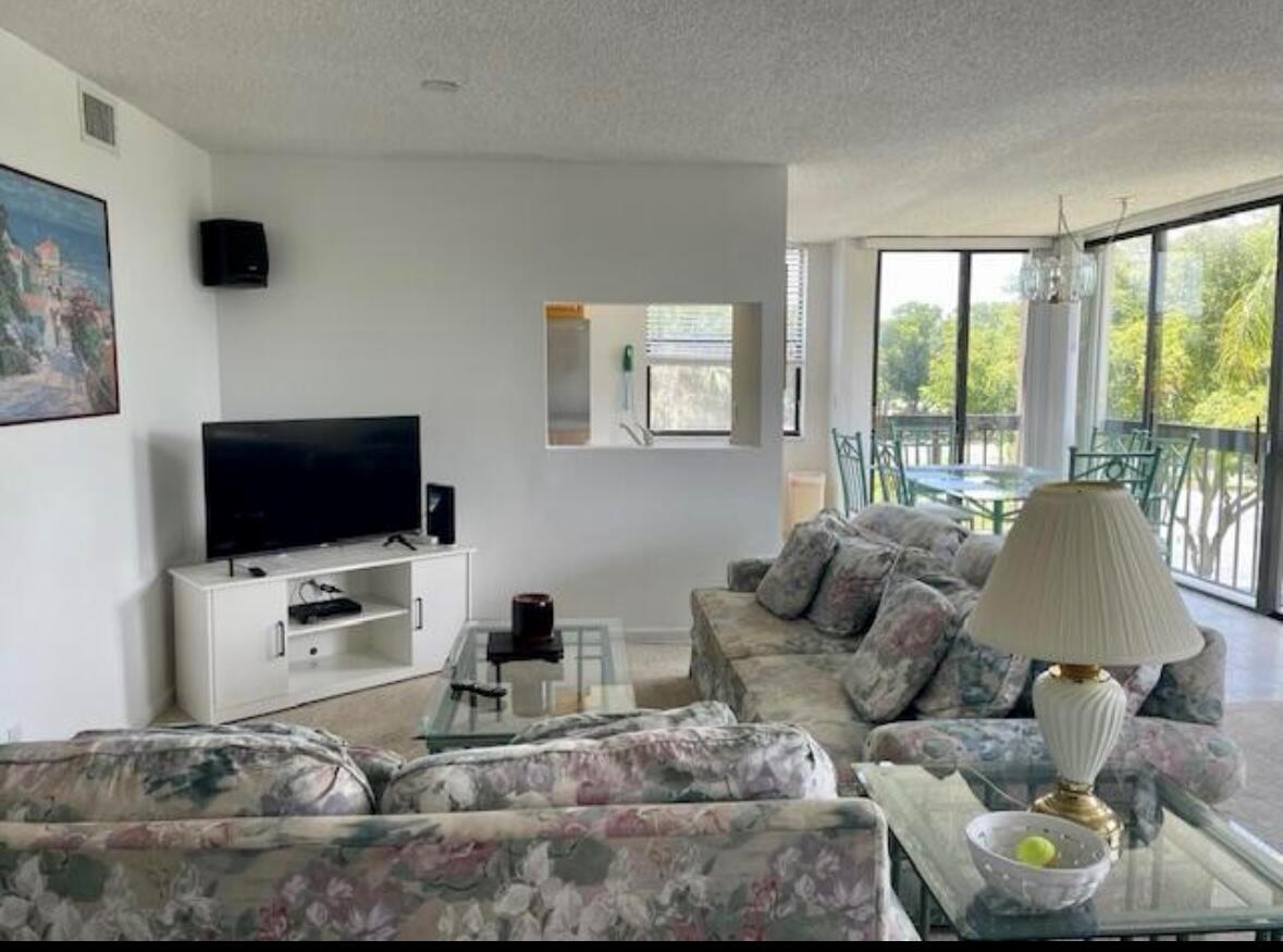 600 Egret Circle 7305