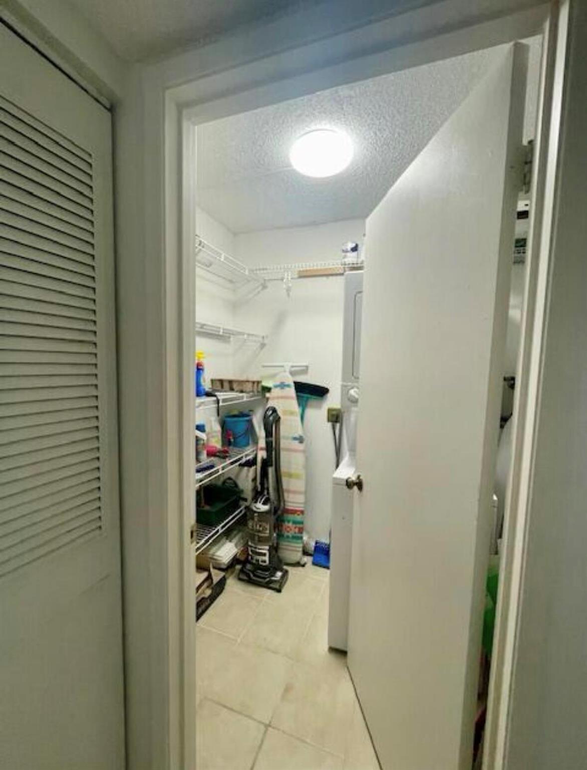 600 Egret Circle 7305