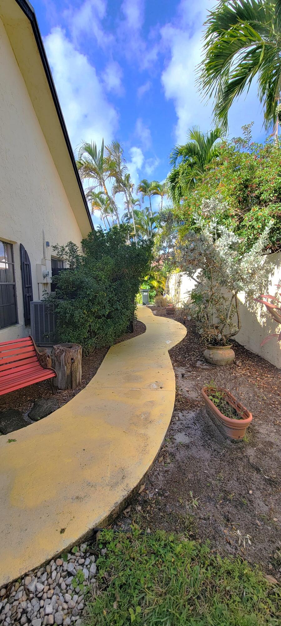 493 SW 28th Avenue