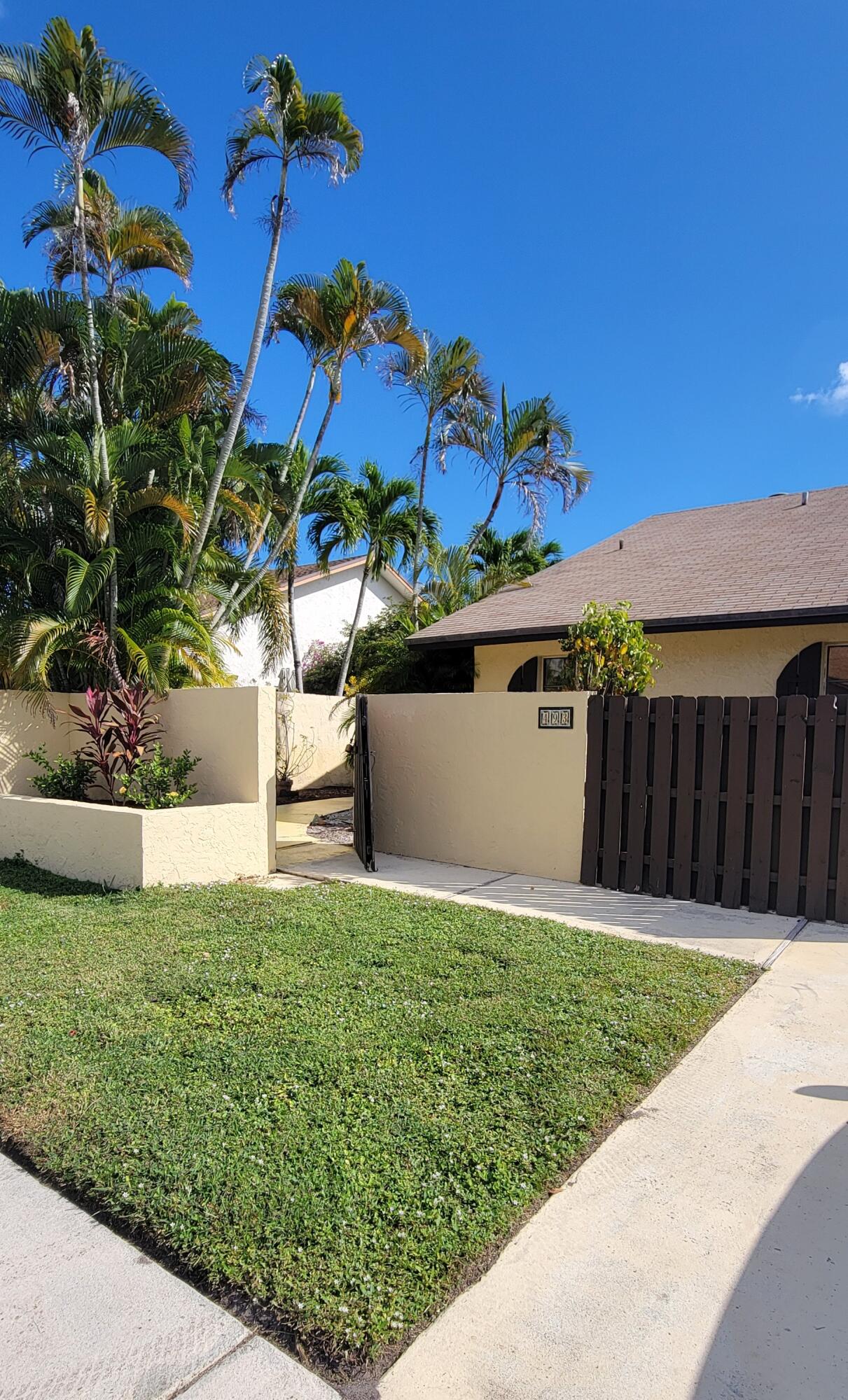 493 SW 28th Avenue