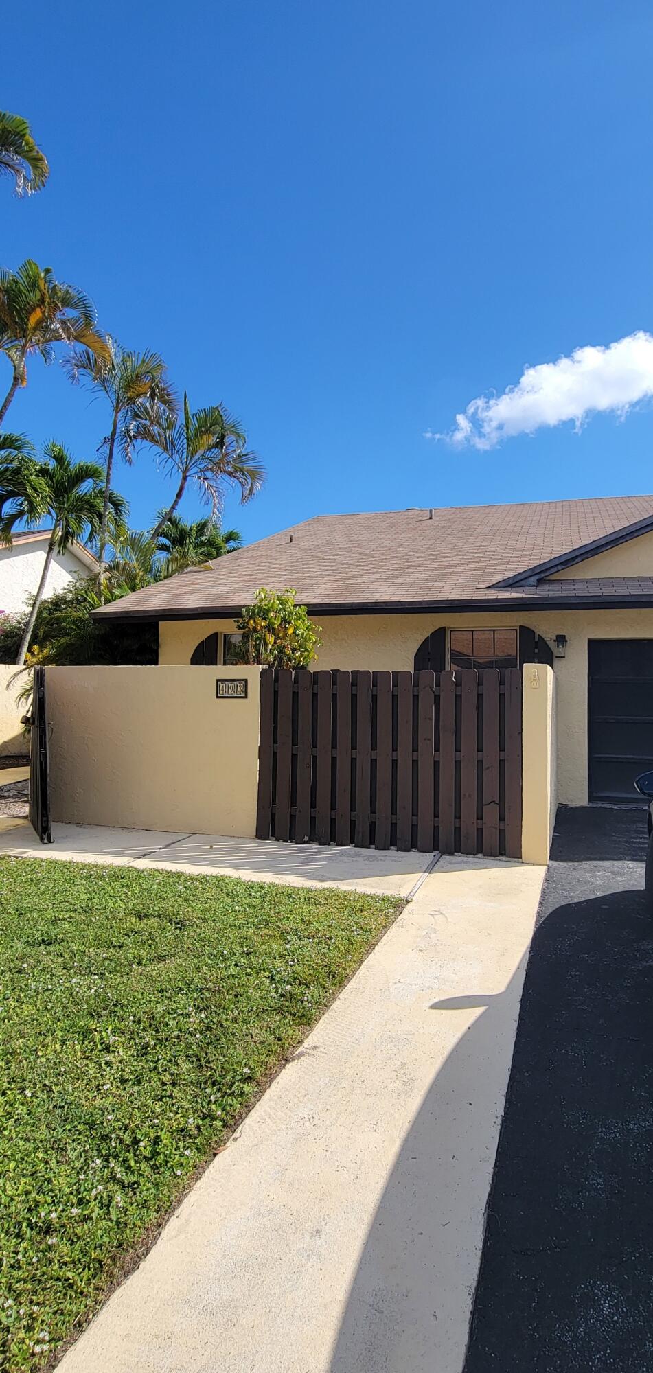 493 SW 28th Avenue