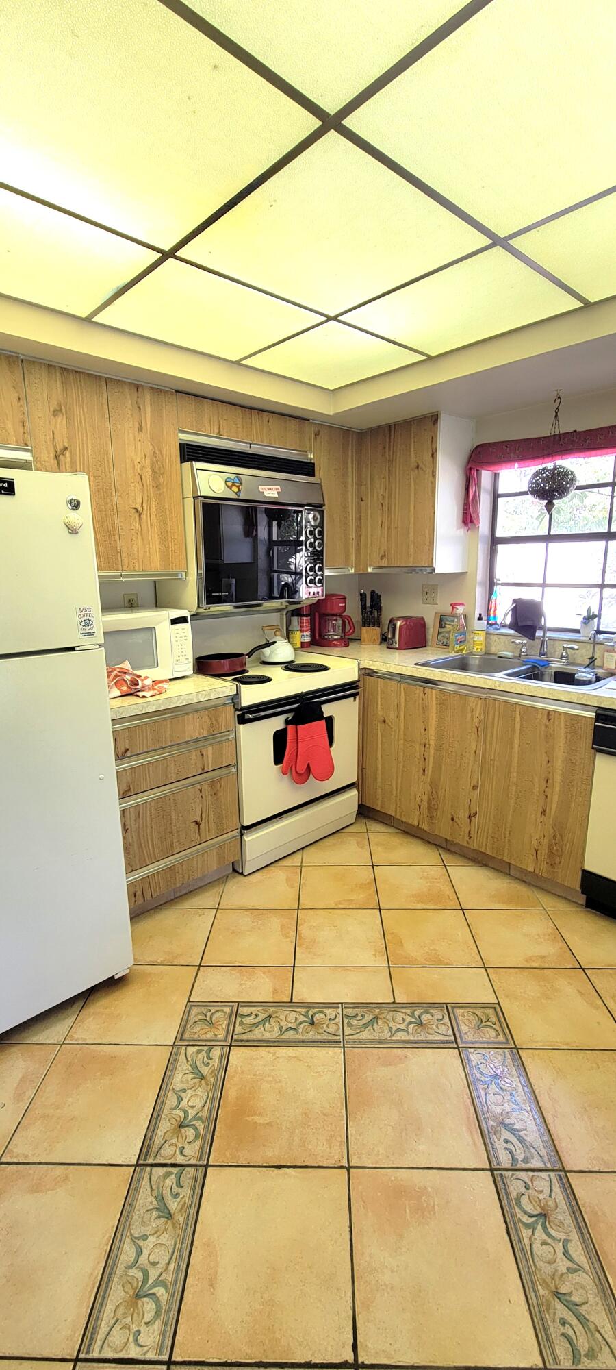 493 SW 28th Avenue
