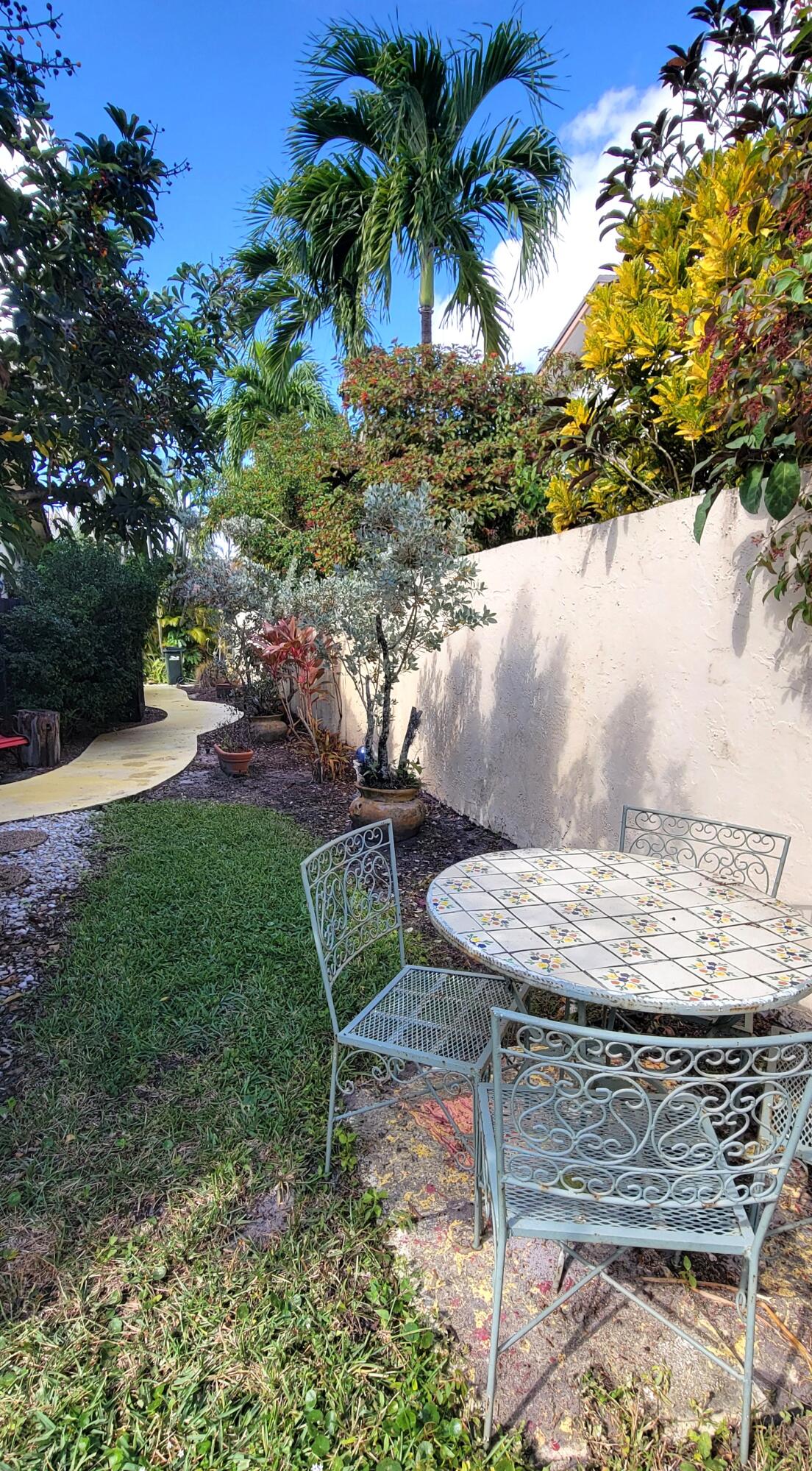 493 SW 28th Avenue