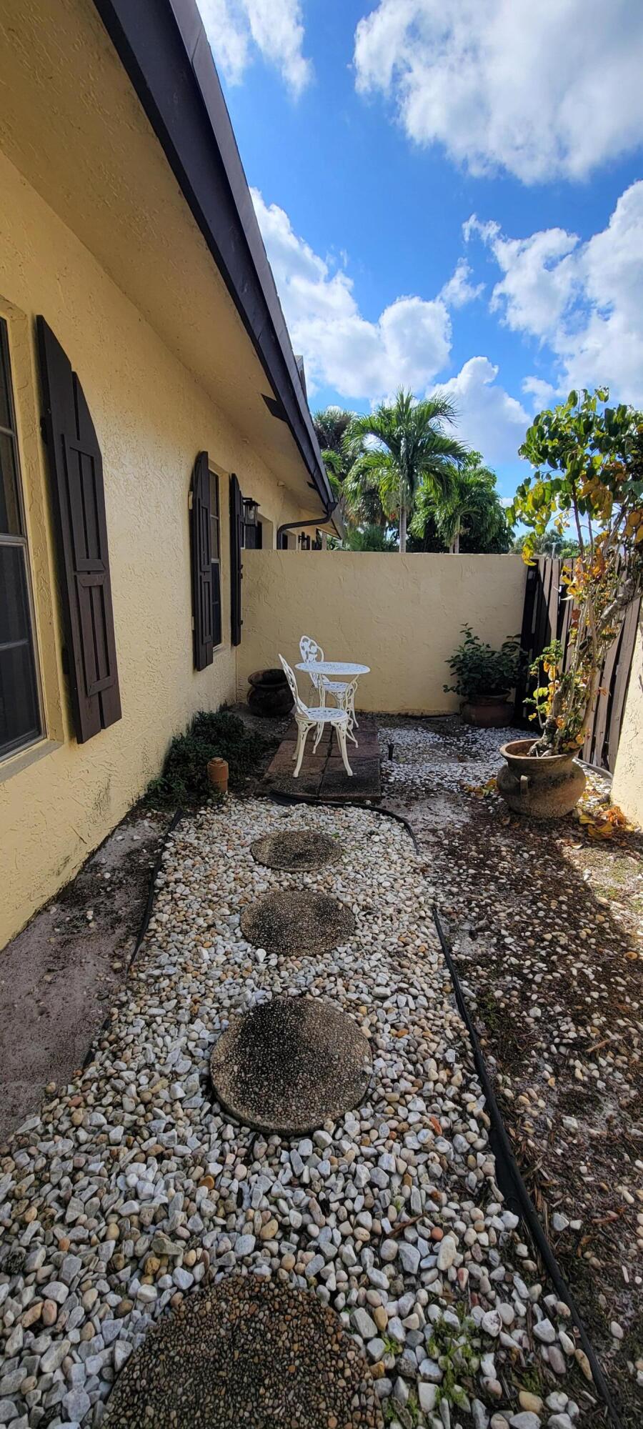 493 SW 28th Avenue
