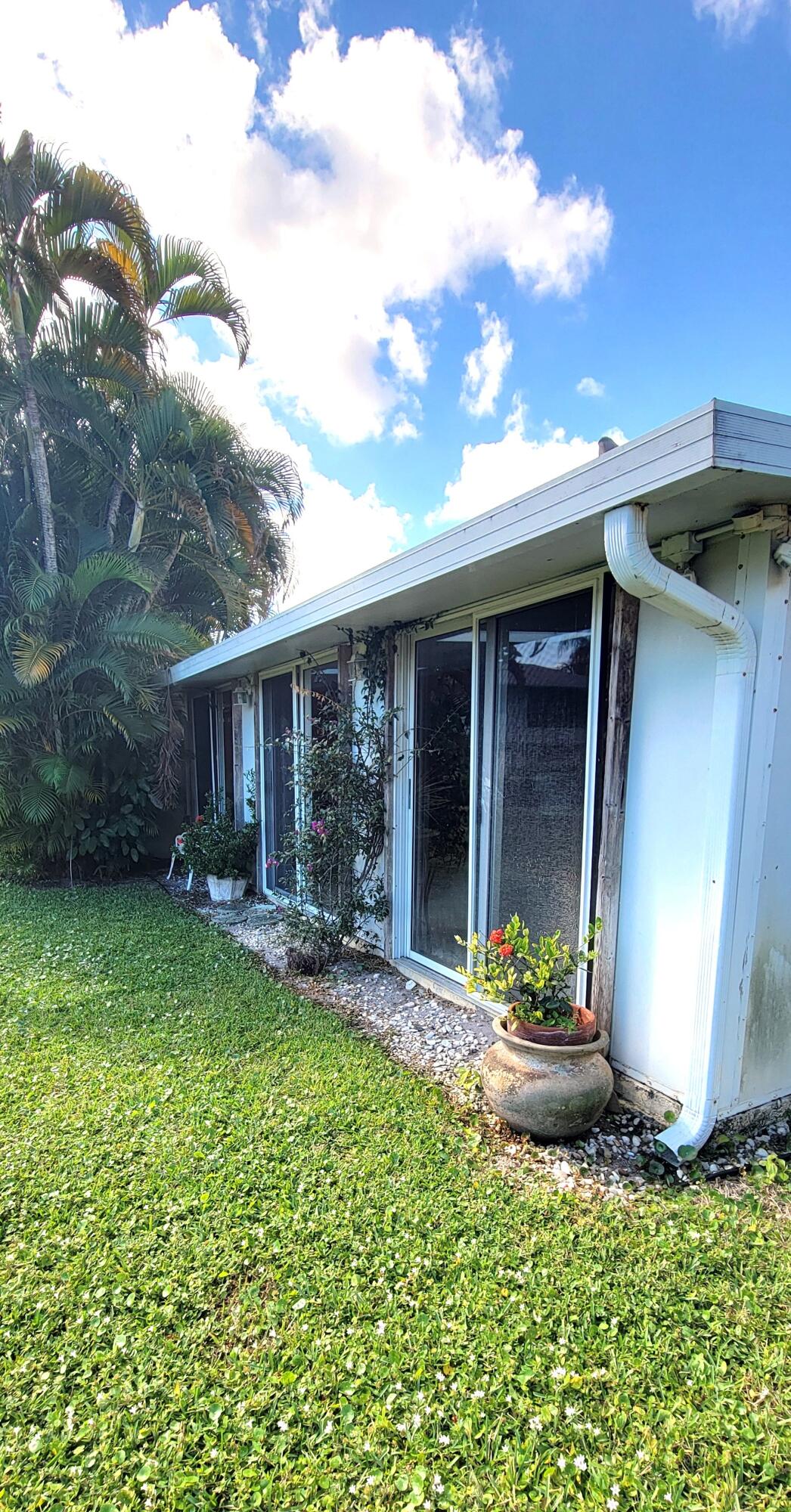 493 SW 28th Avenue