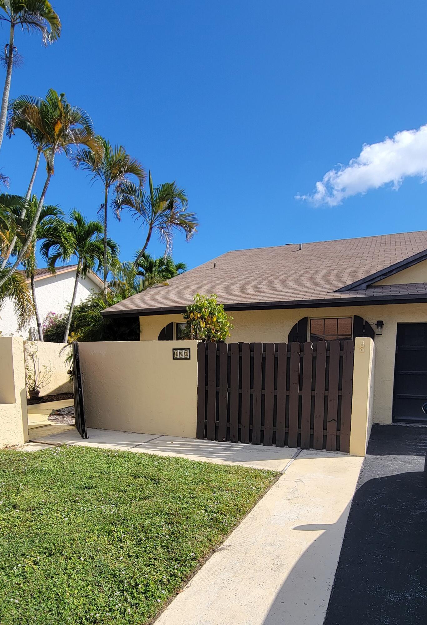 493 SW 28th Avenue
