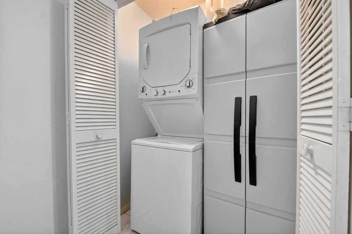 7147 Le Chalet Boulevard