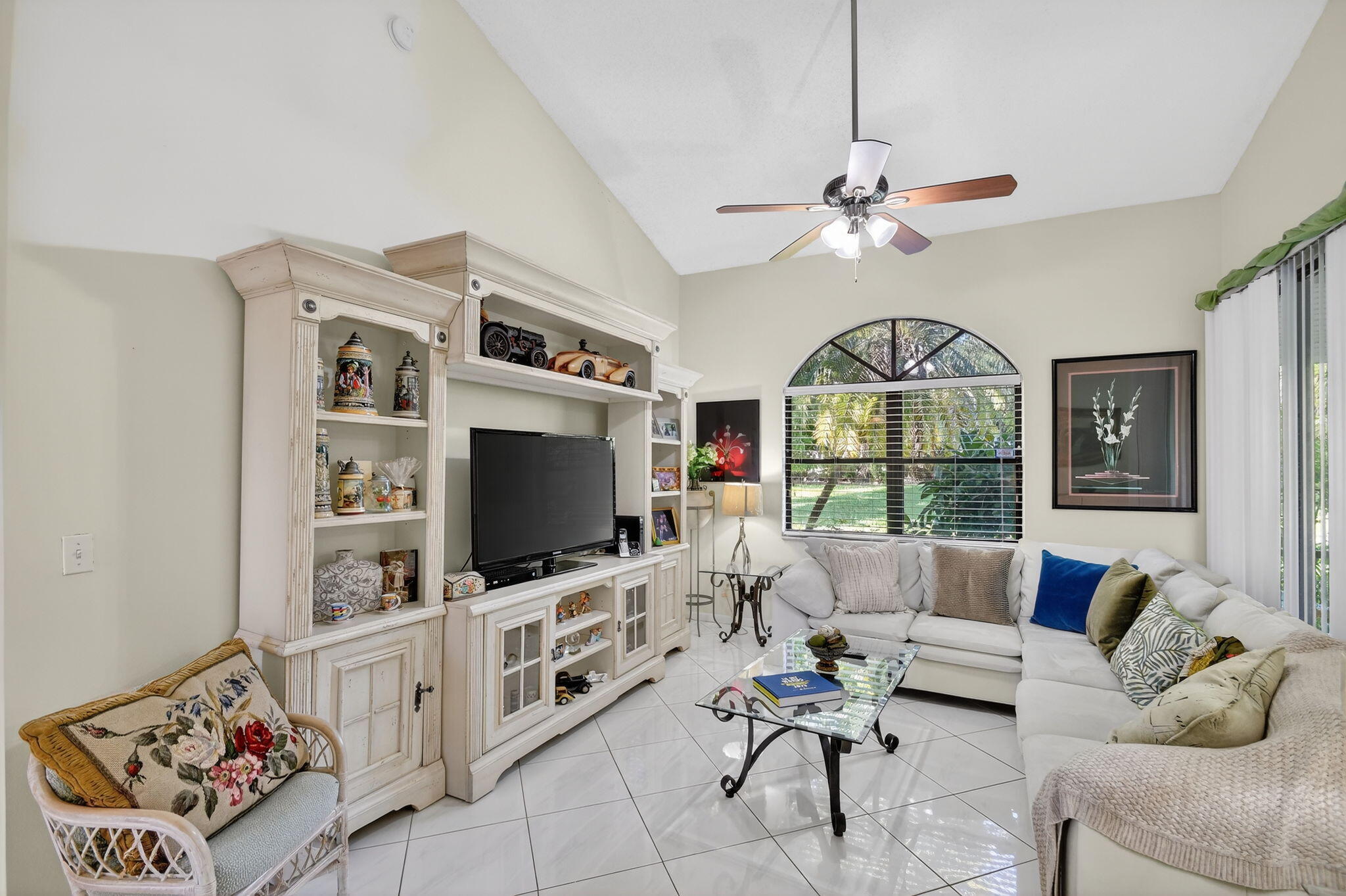 7147 Le Chalet Boulevard