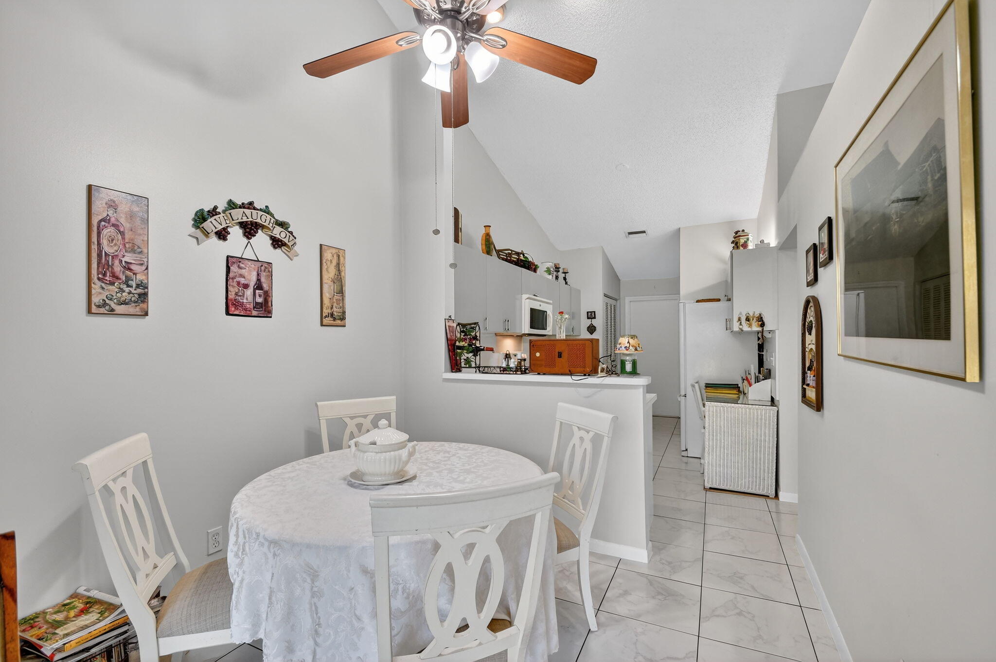 7147 Le Chalet Boulevard