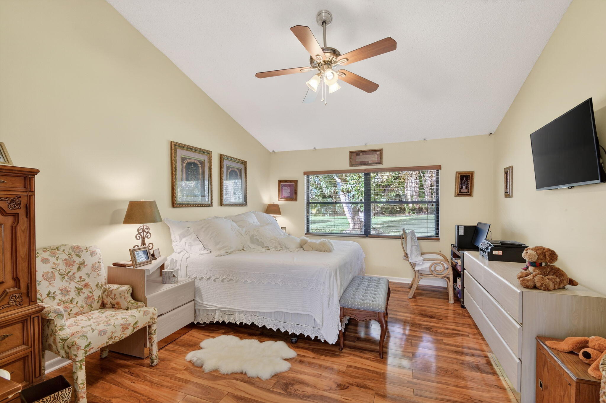 7147 Le Chalet Boulevard