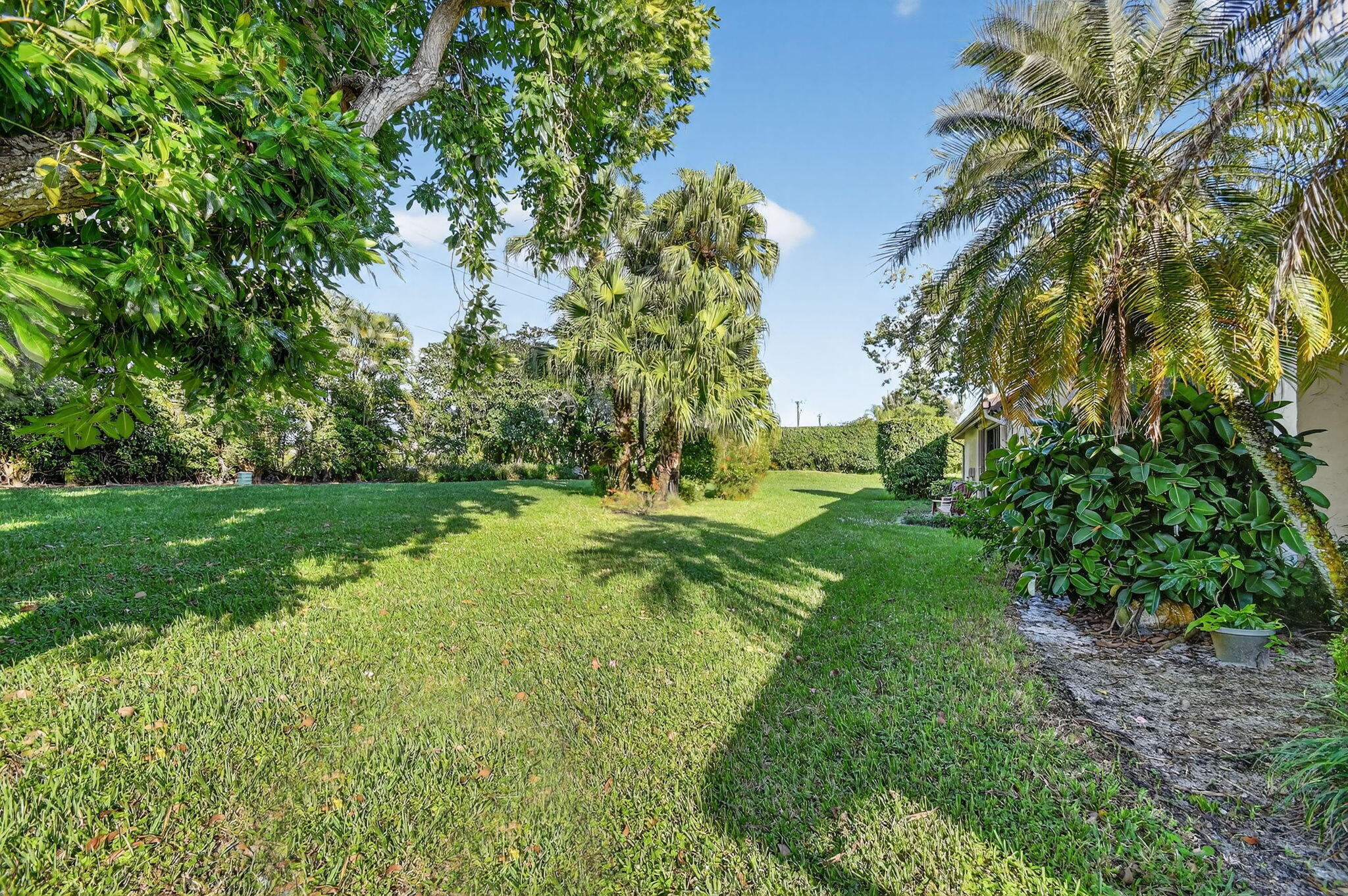7147 Le Chalet Boulevard