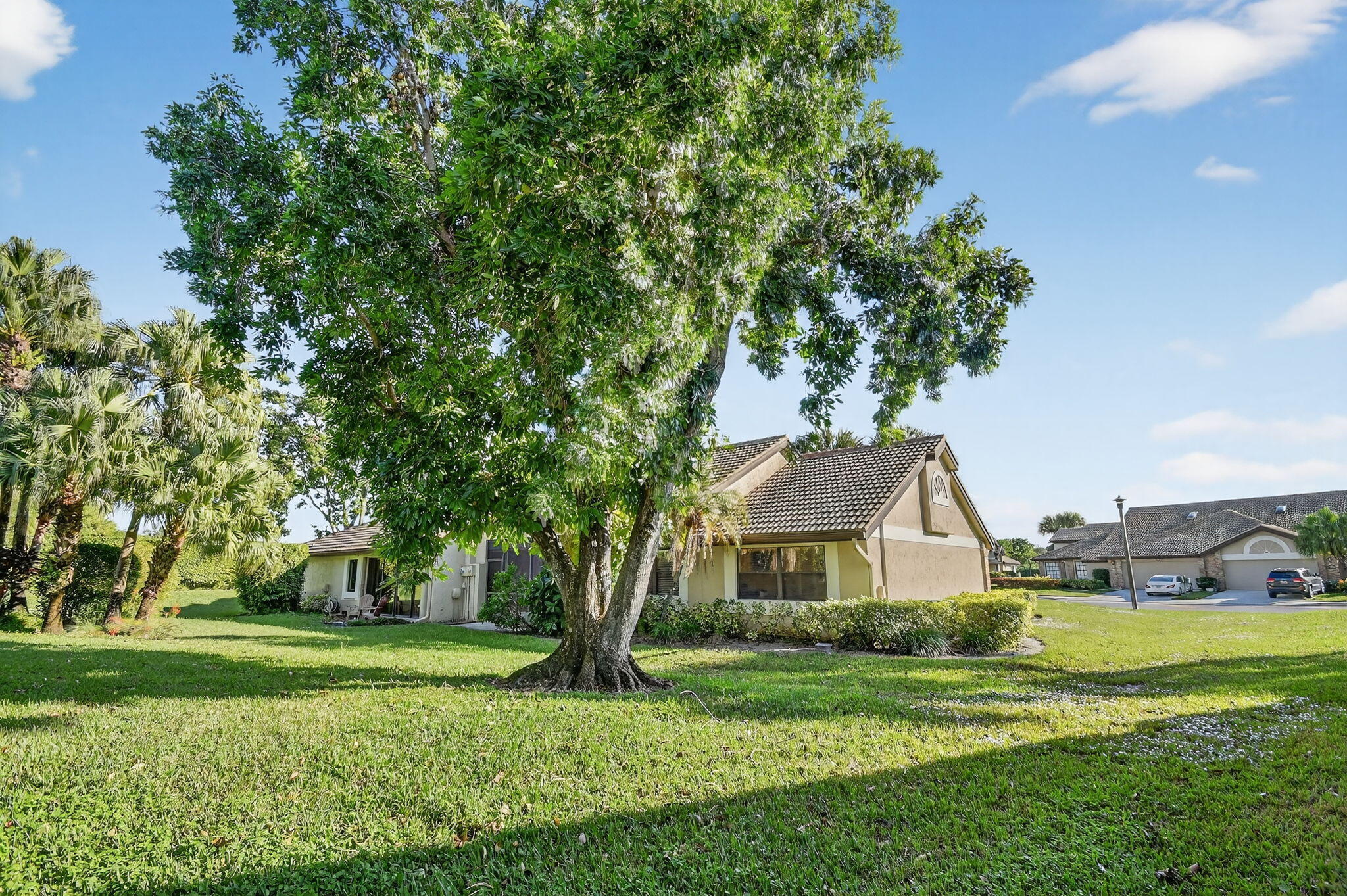 7147 Le Chalet Boulevard