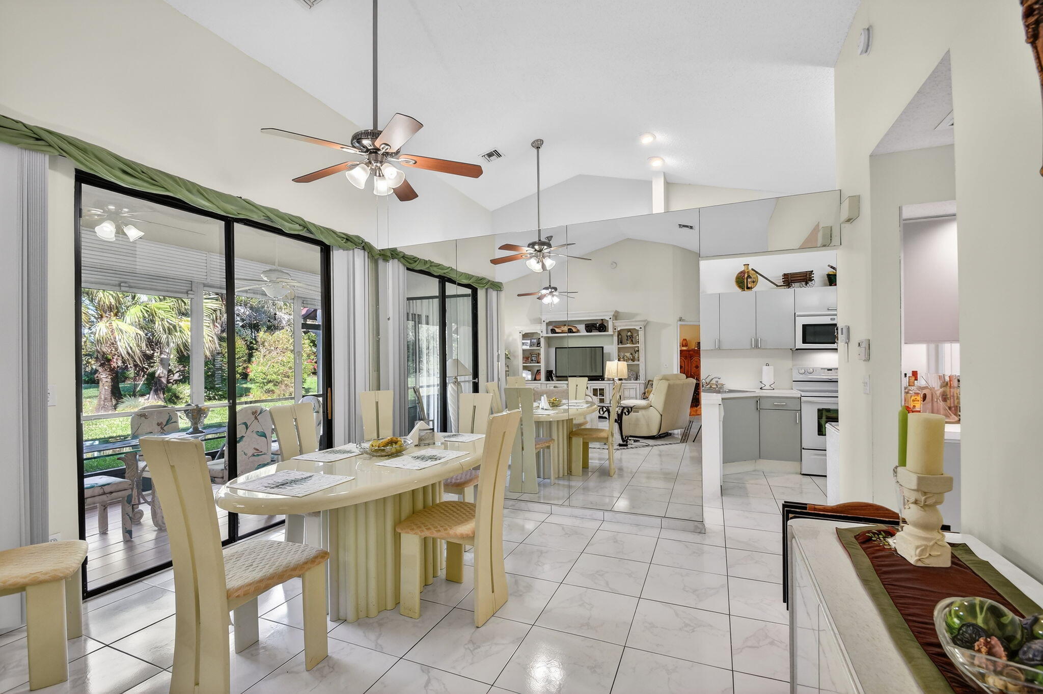 7147 Le Chalet Boulevard