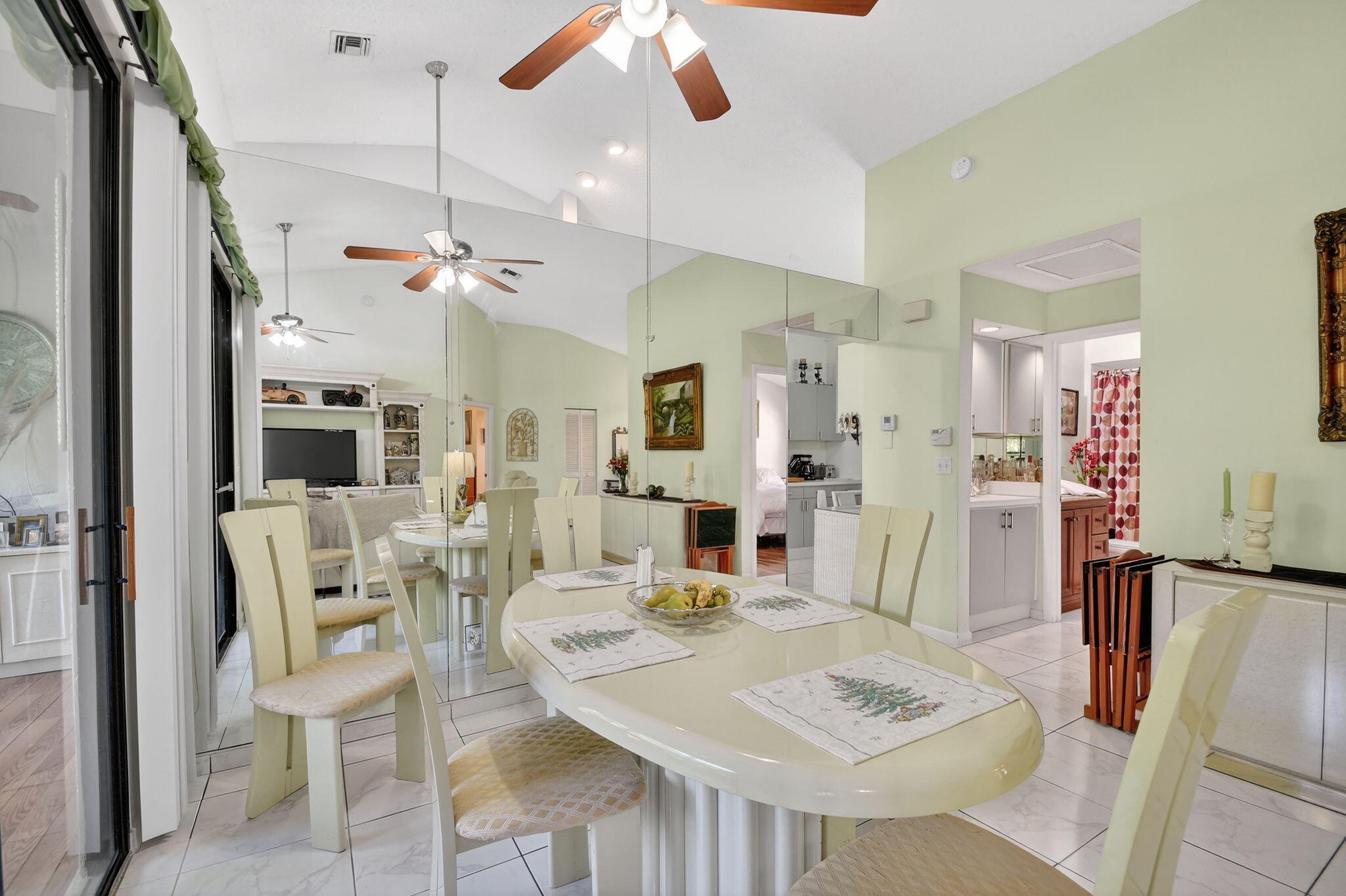 7147 Le Chalet Boulevard