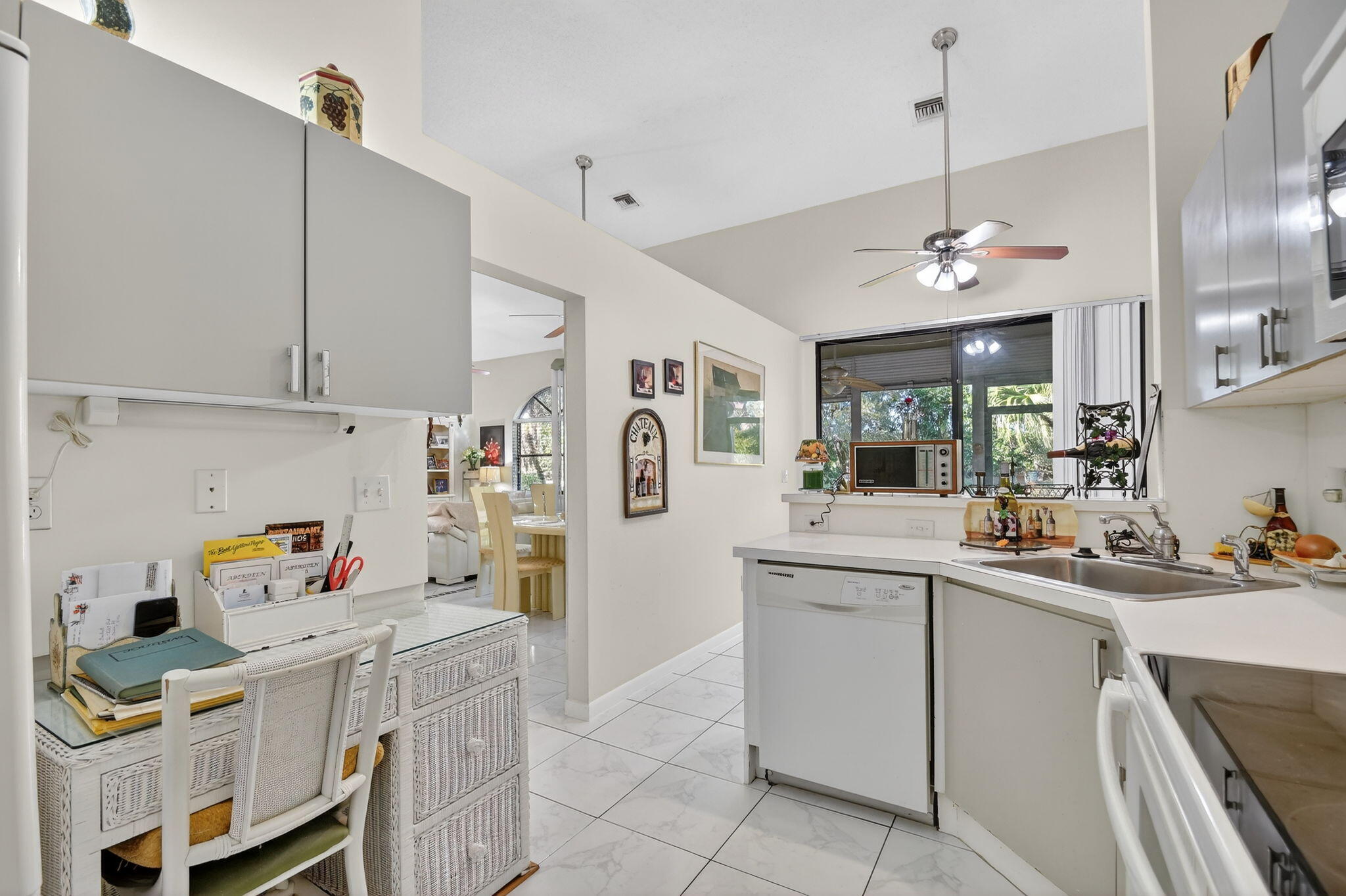 7147 Le Chalet Boulevard