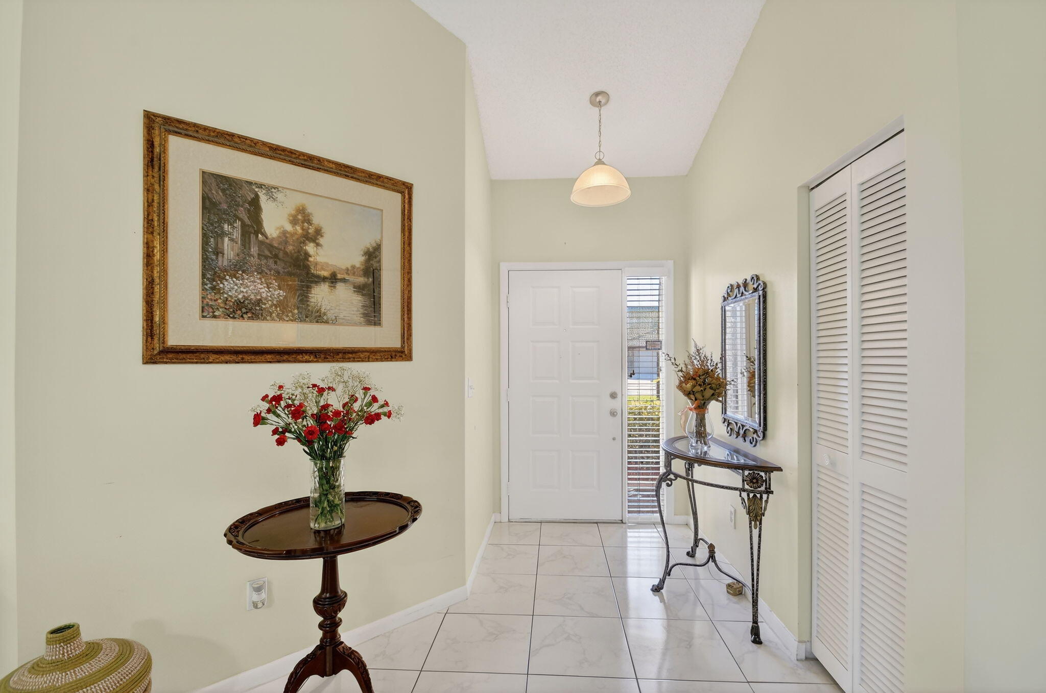 7147 Le Chalet Boulevard