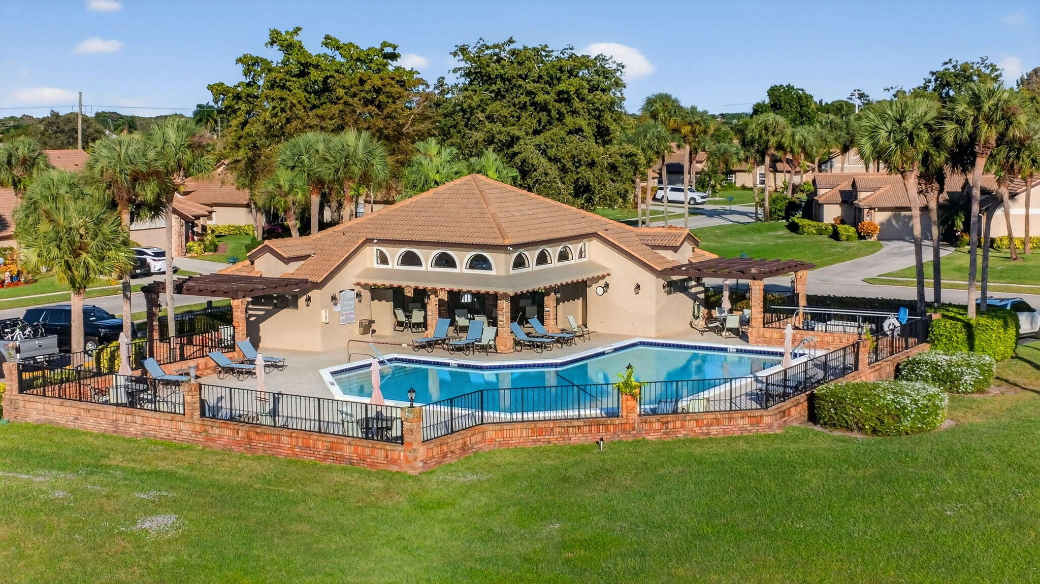 7147 Le Chalet Boulevard