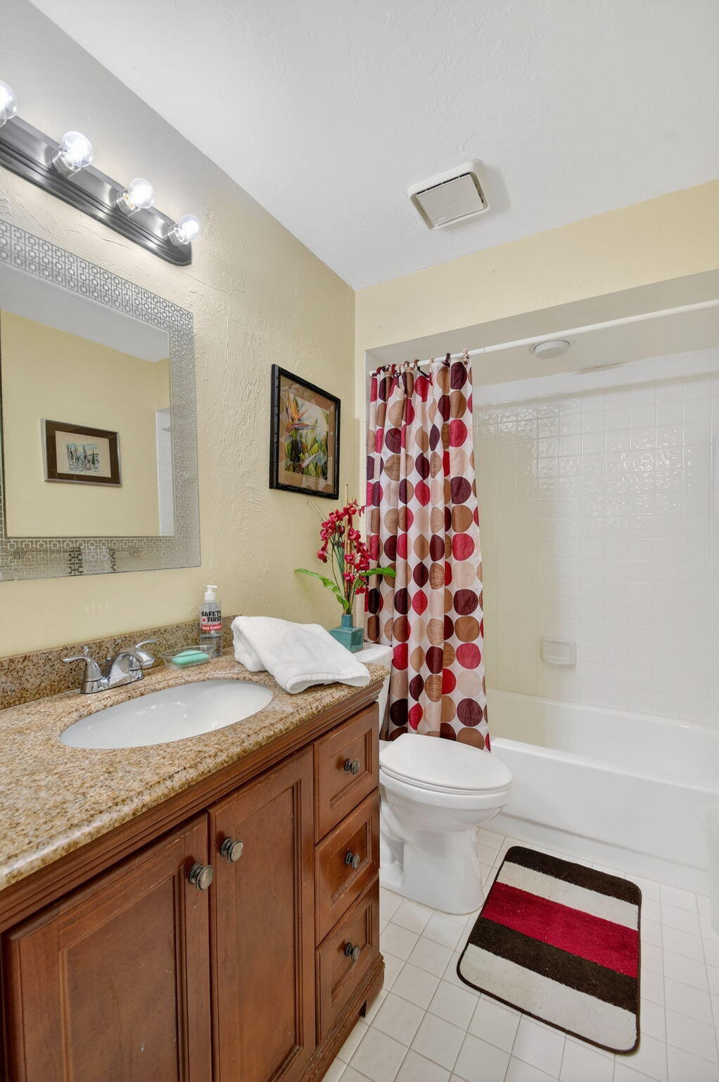 7147 Le Chalet Boulevard