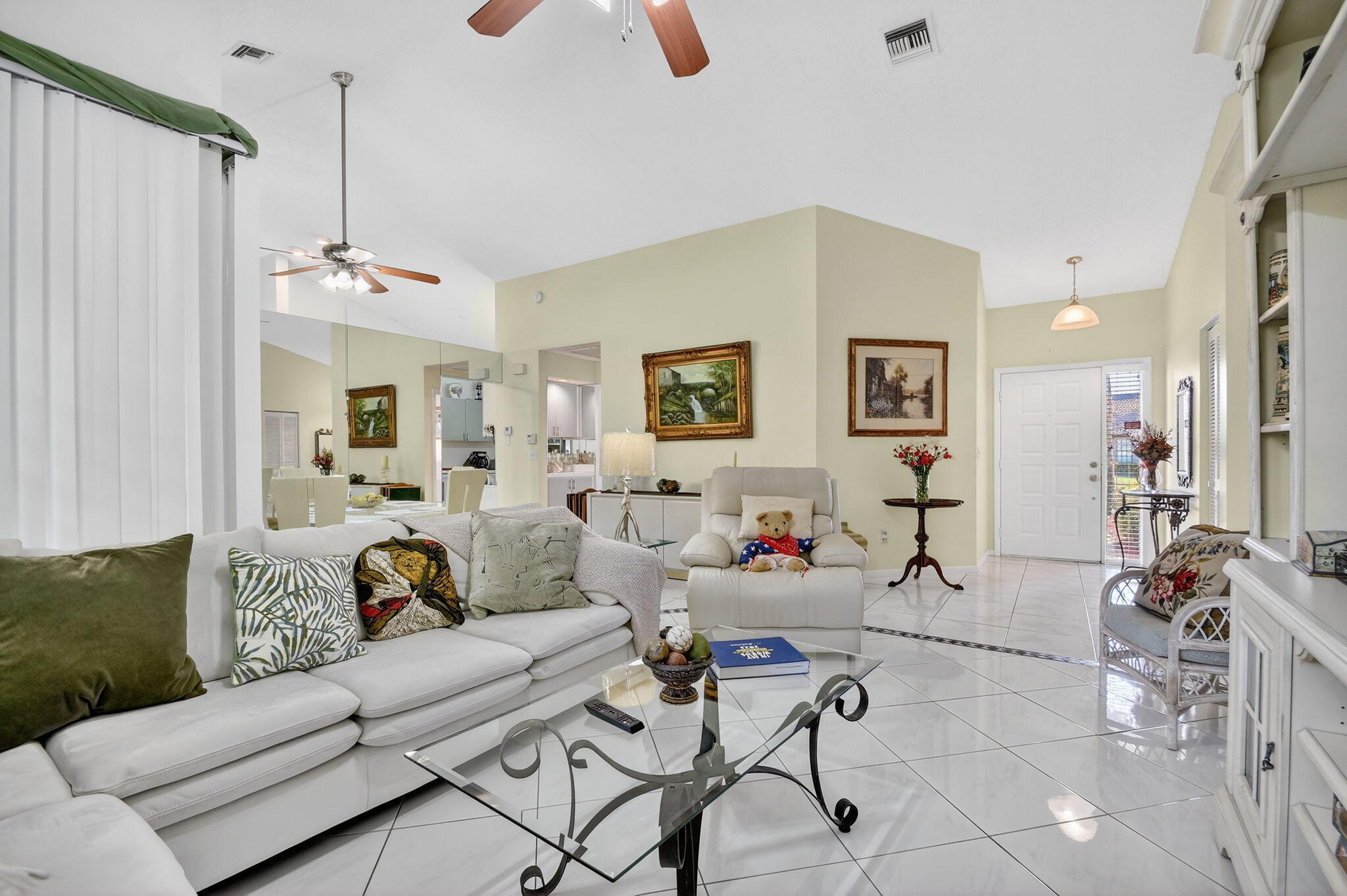 7147 Le Chalet Boulevard