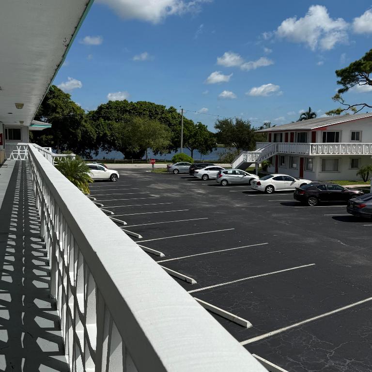 2102 Lake Osborne Drive 20