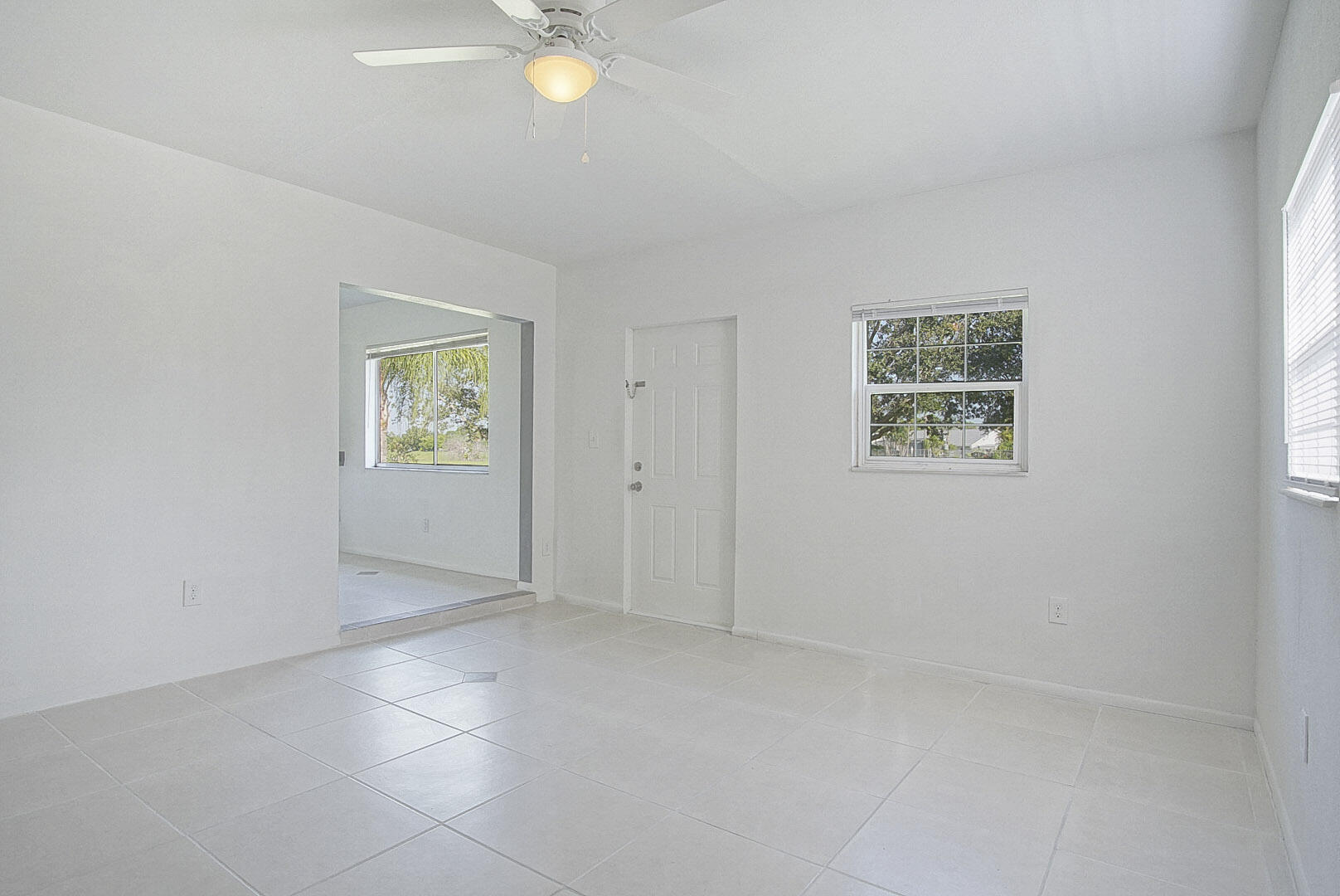 737 SW Belmont Circle