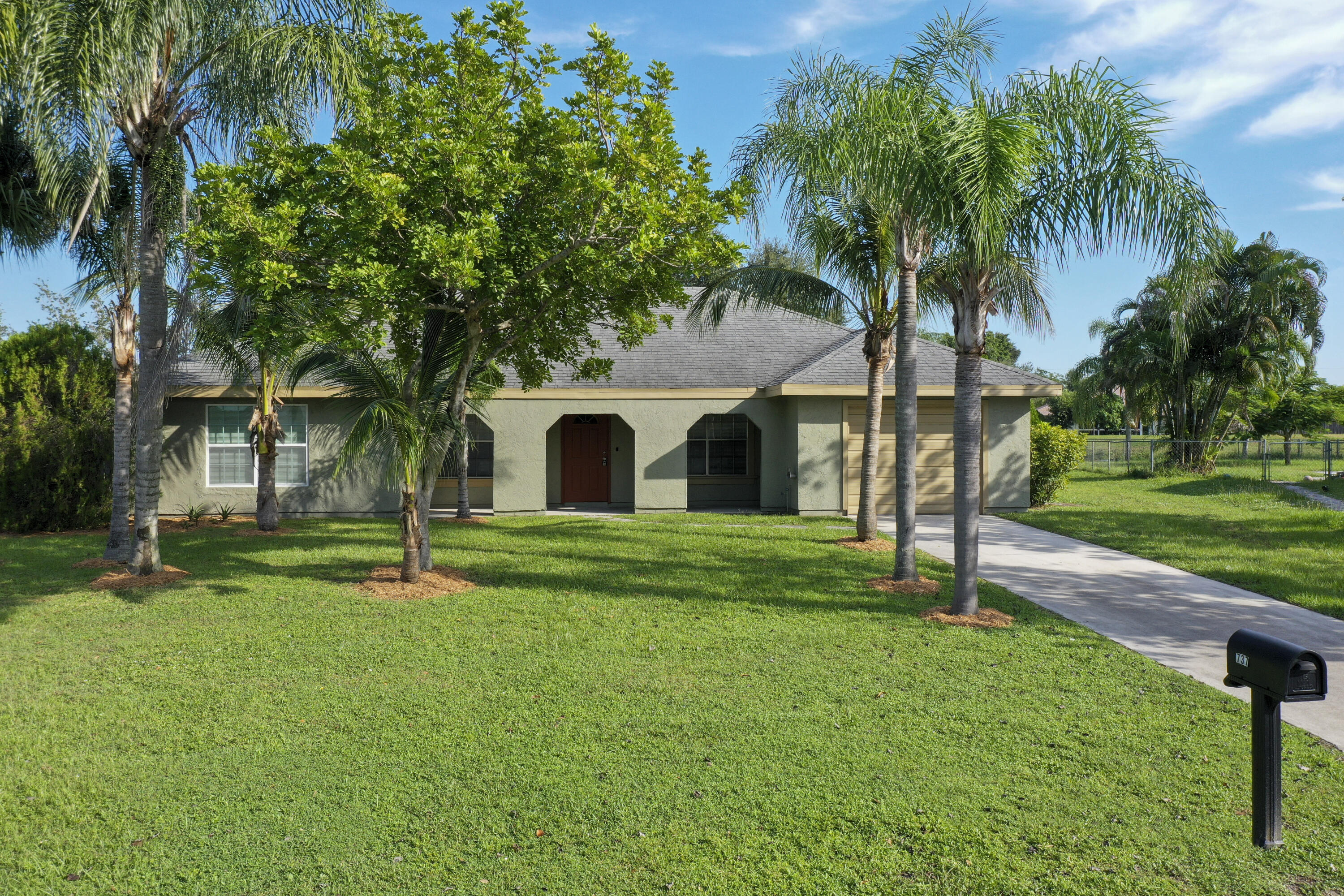 737 SW Belmont Circle