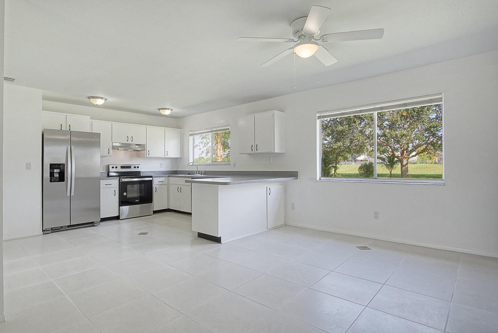 737 SW Belmont Circle