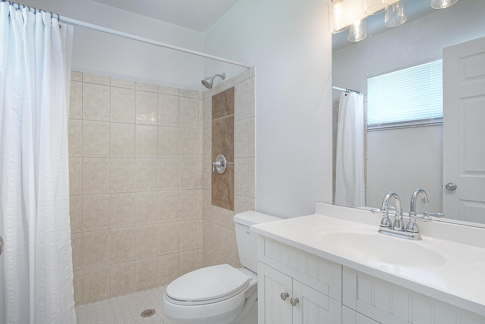 737 SW Belmont Circle