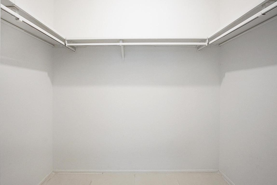 737 SW Belmont Circle