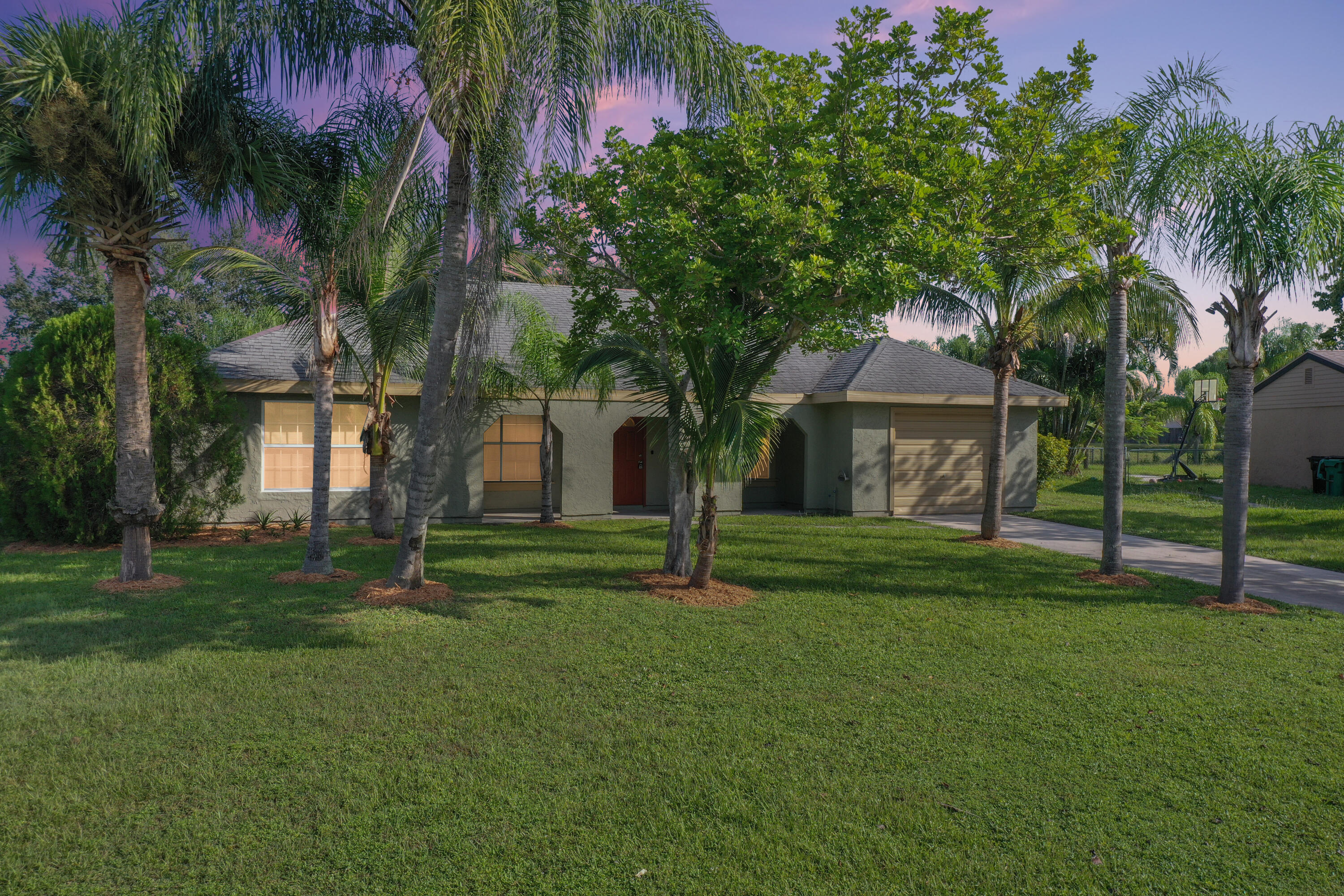 737 SW Belmont Circle