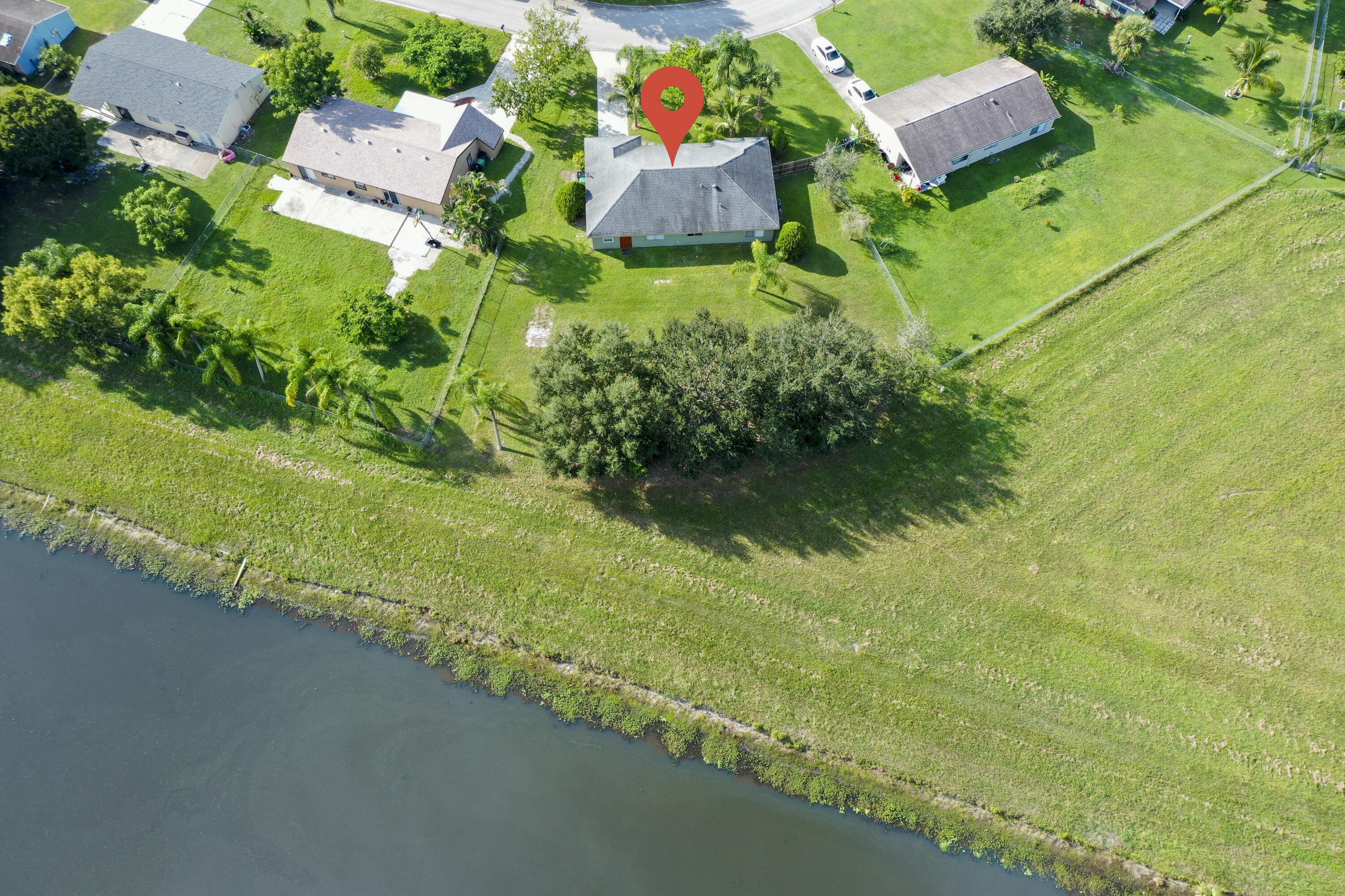 737 SW Belmont Circle