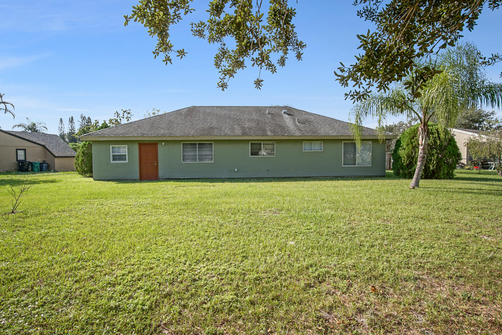 737 SW Belmont Circle