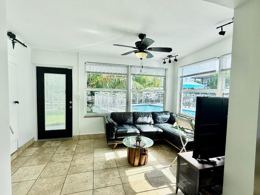 4540 SW 28th Terrace