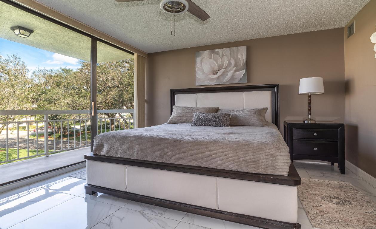 6217 Balboa Circle 306