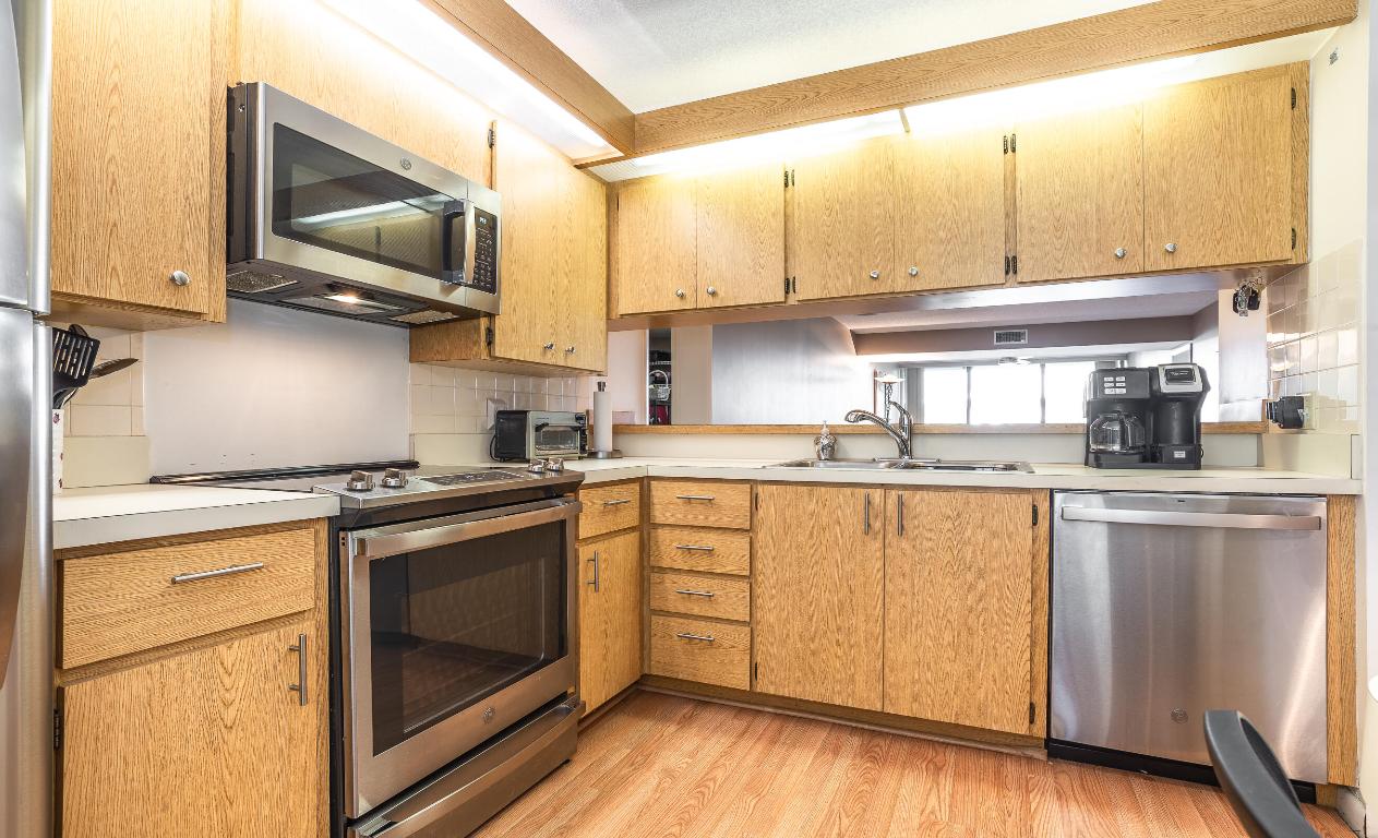 6217 Balboa Circle 306