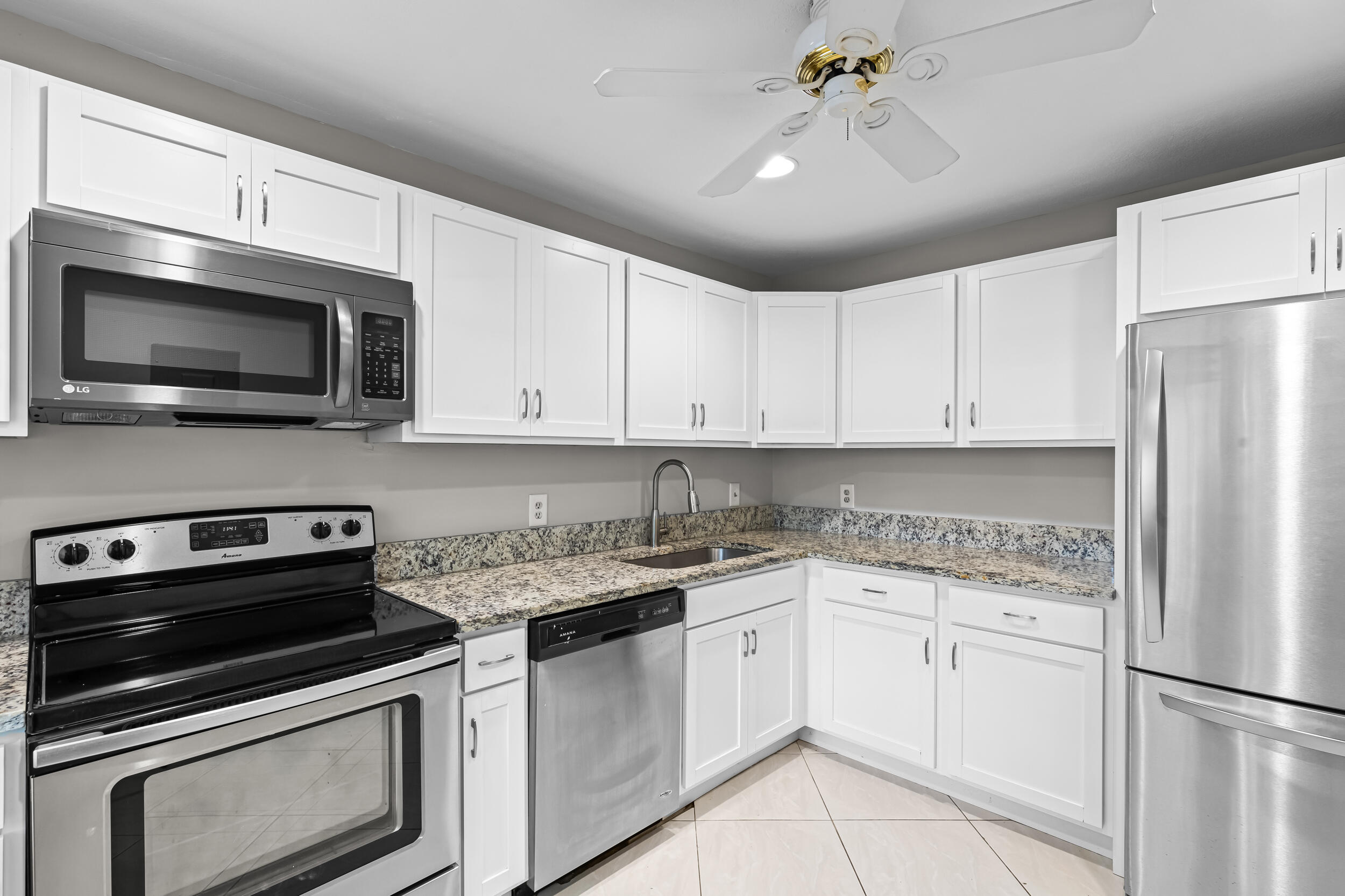 9270 Vista Del Lago E27